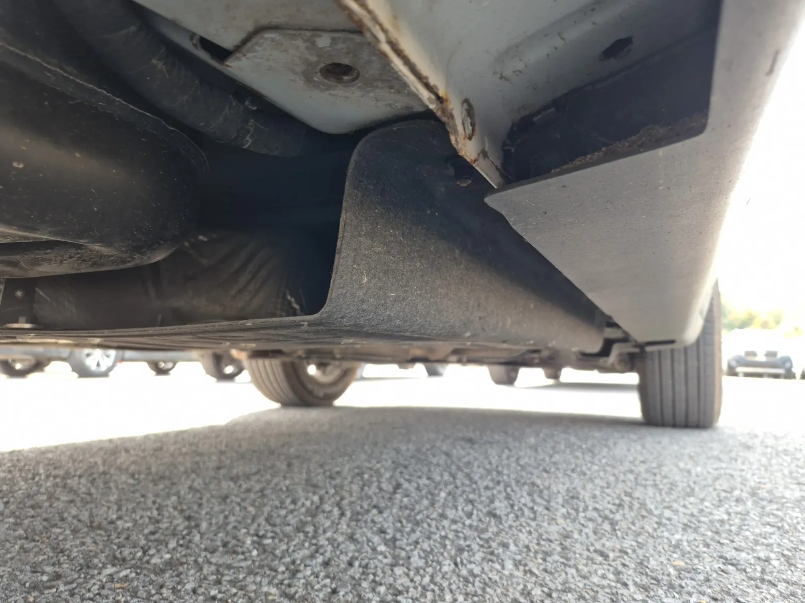 Undercarriage - Passenger Photo