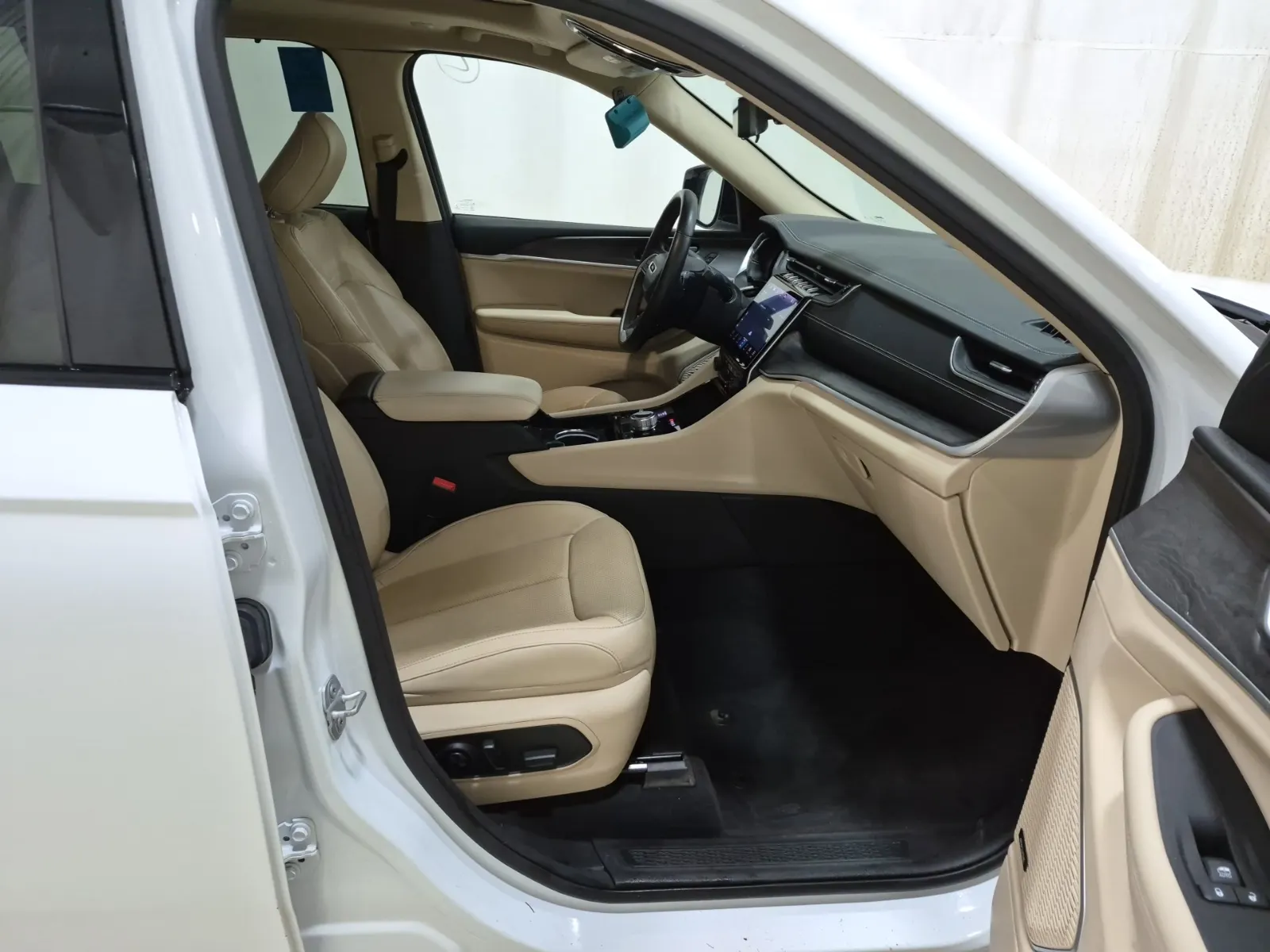 Right Side Interior Photo