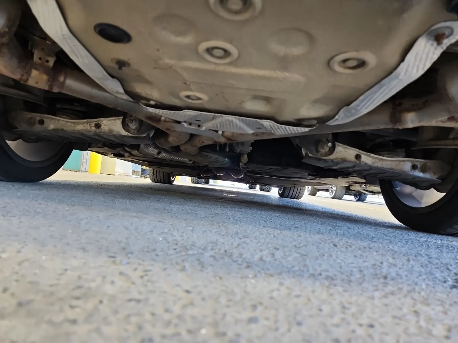 Undercarriage - Rear Photo