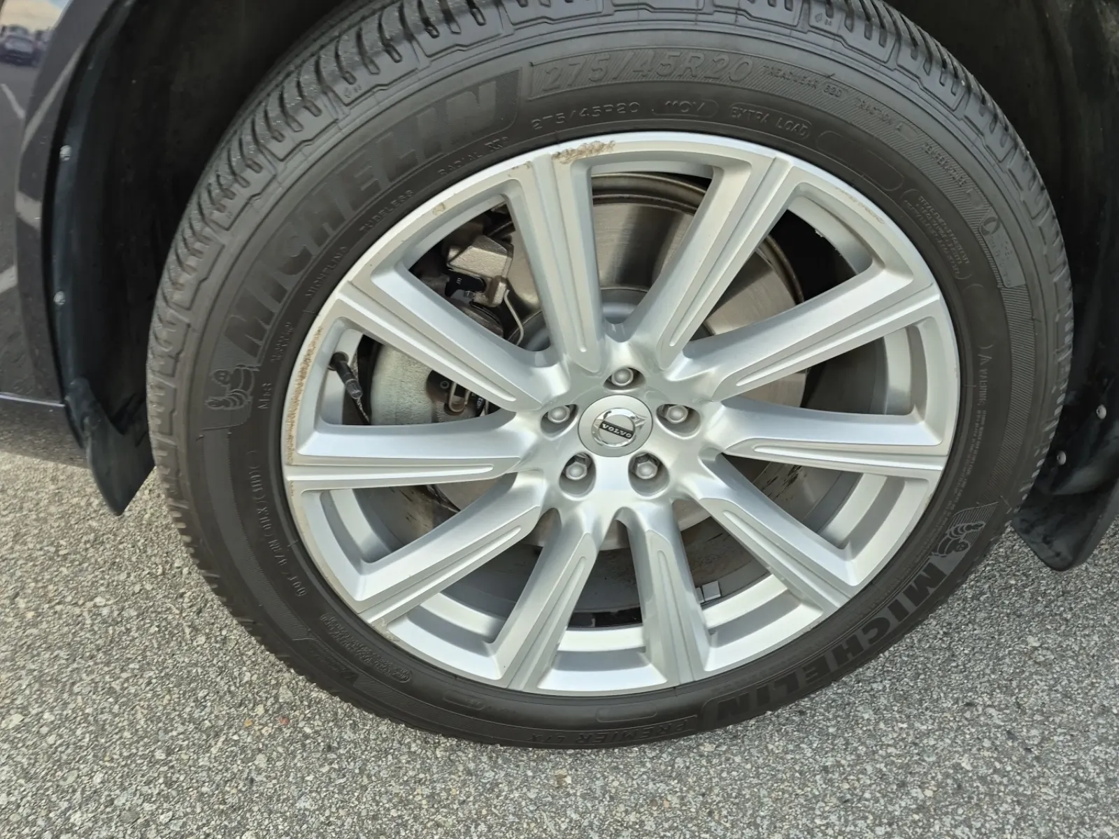 Front driver wheel/tire photo