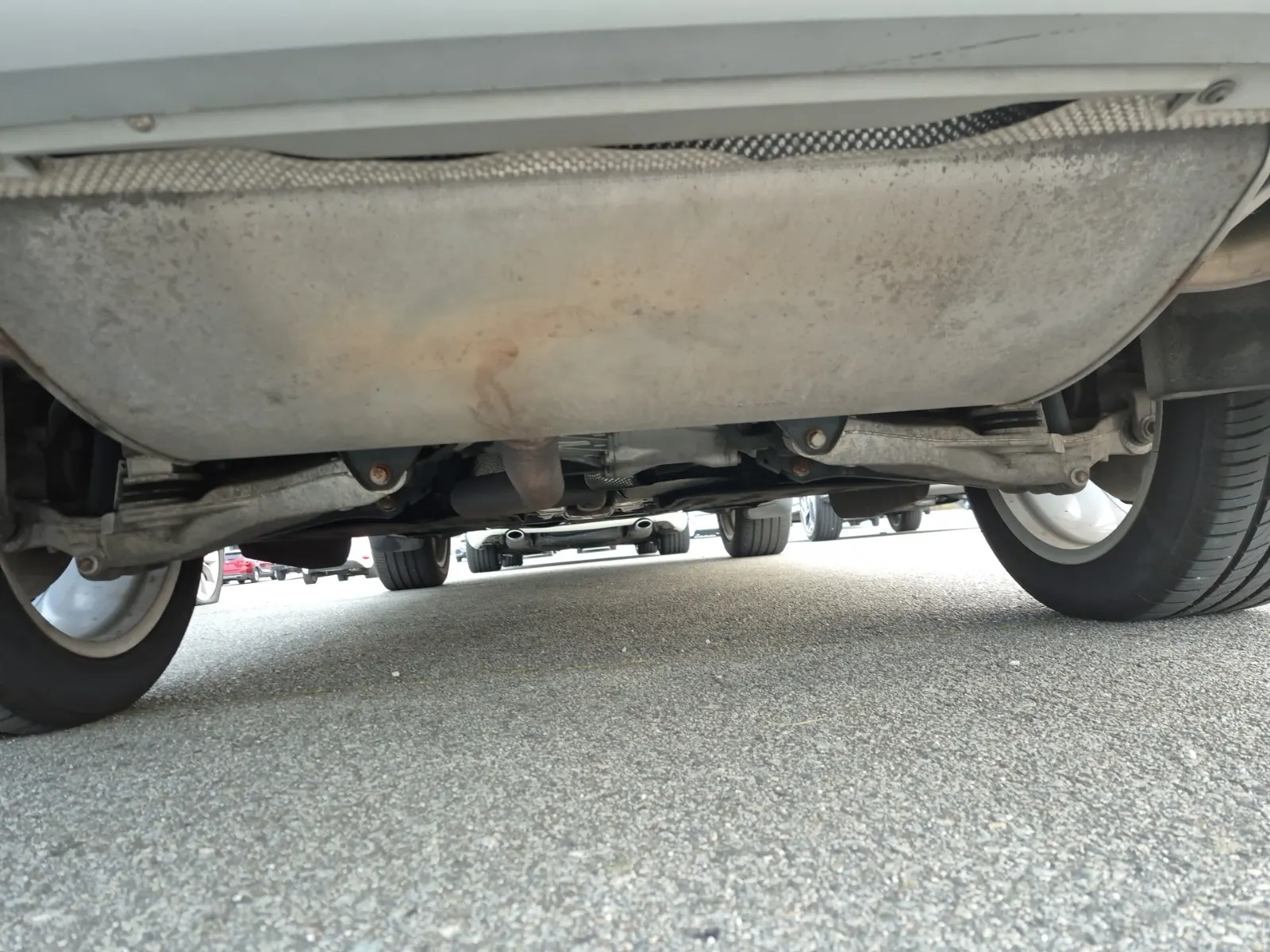 Undercarriage - Rear Photo