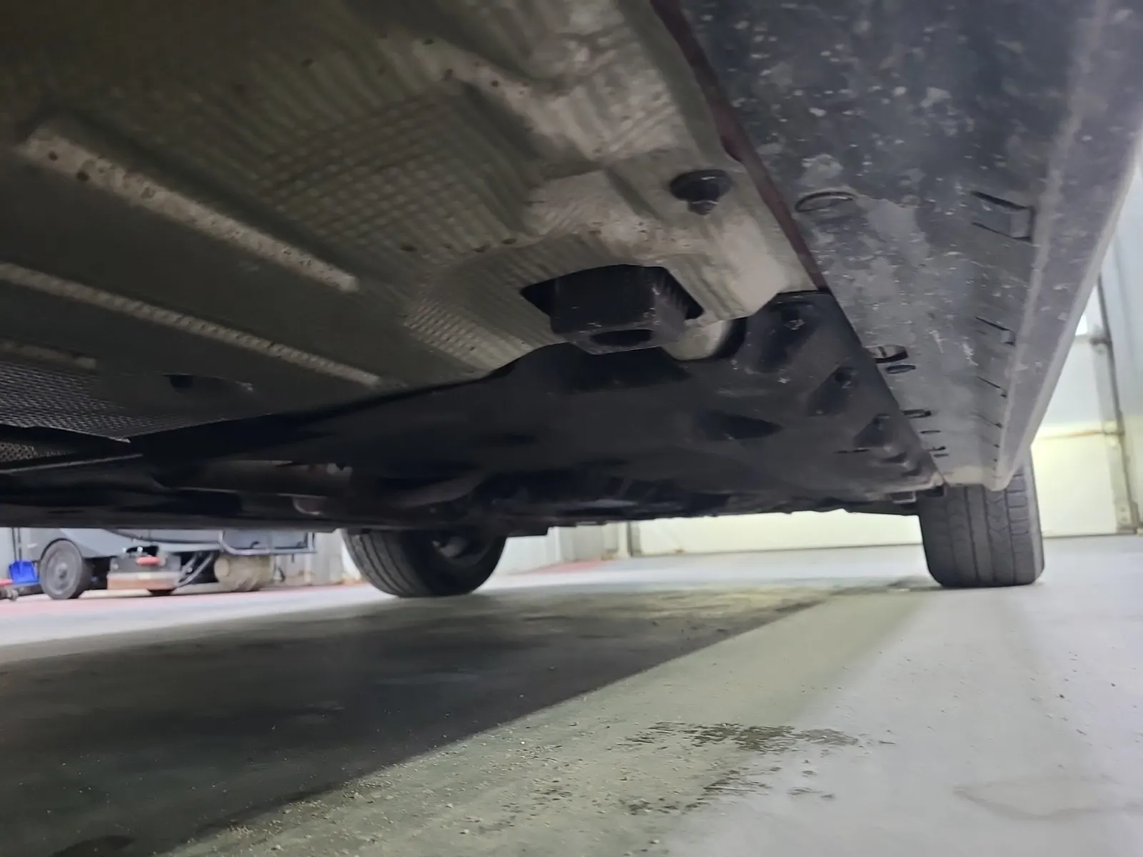 Undercarriage - Passenger Photo