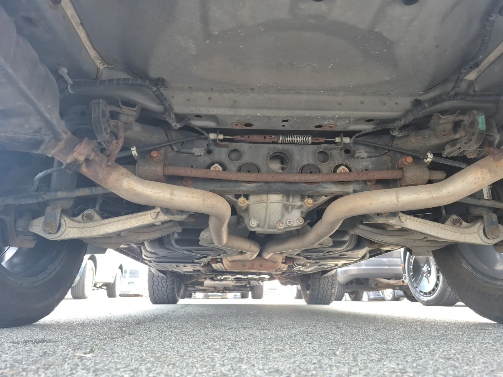 Undercarriage - Rear Photo