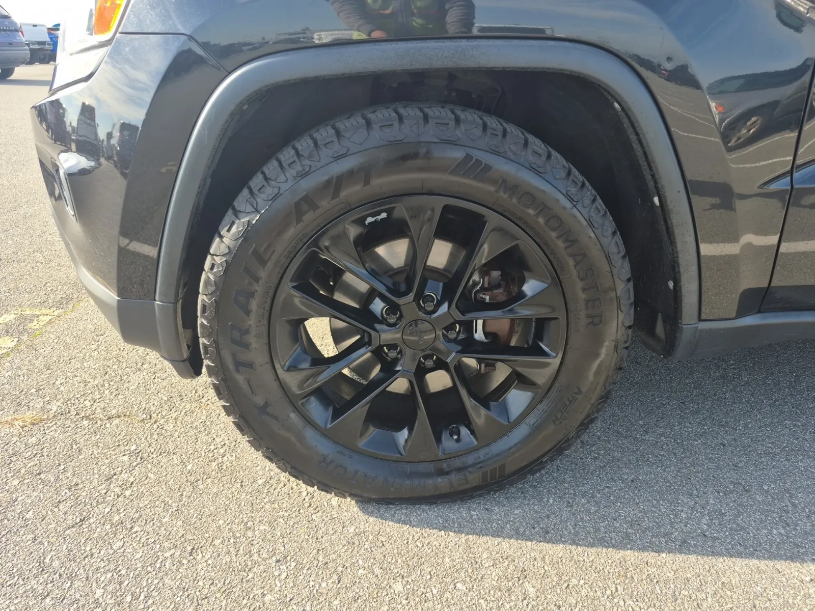 Front driver wheel/tire photo