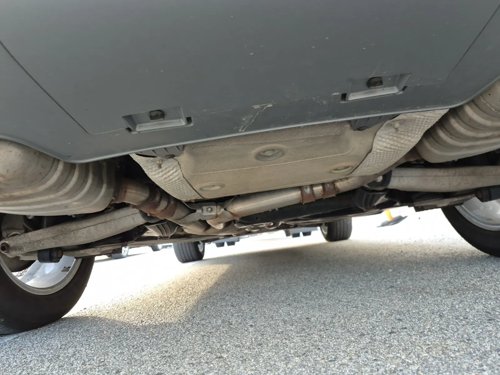 Undercarriage - Rear Photo