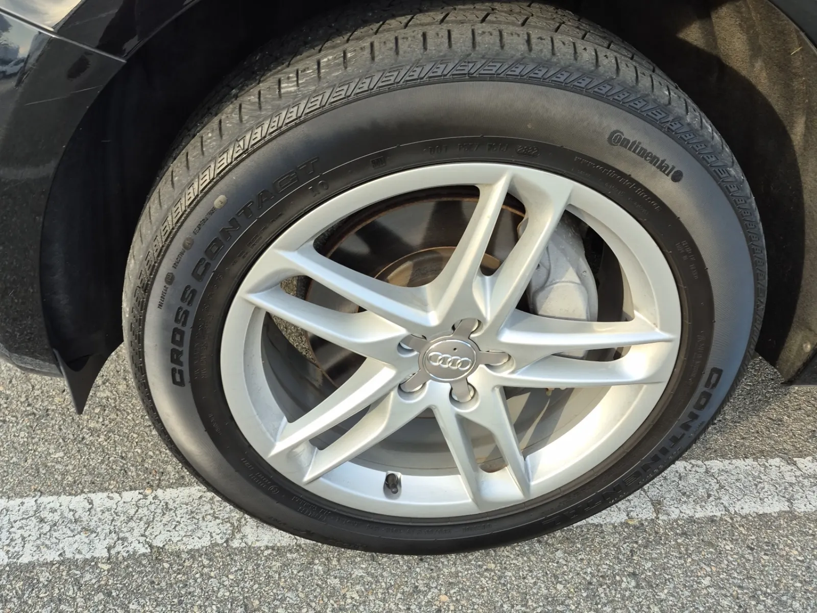 Front driver wheel/tire photo