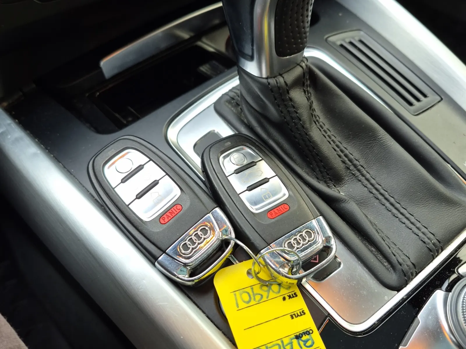 Keys/Fobs/Manual Photo