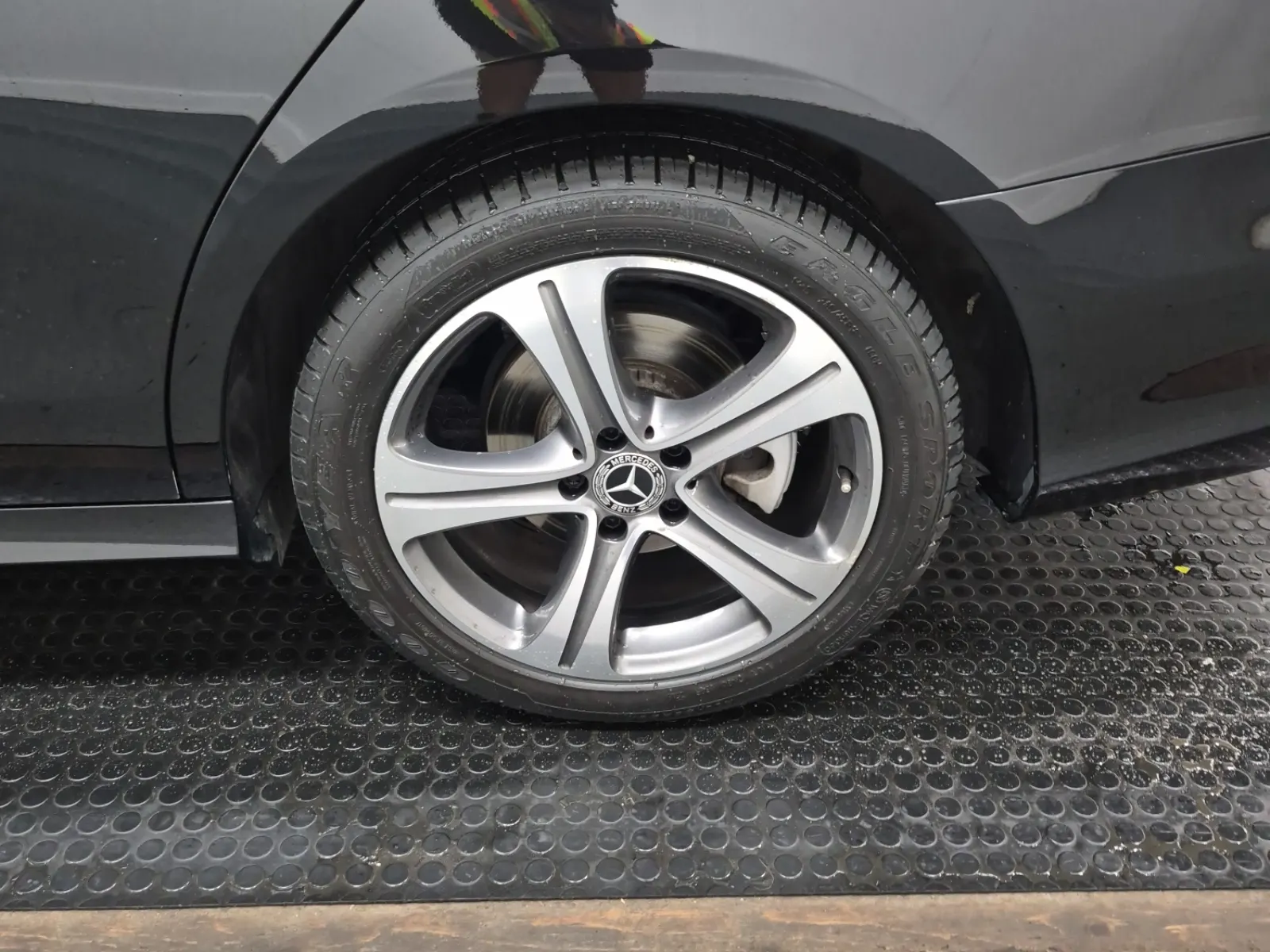 Left Rear Wheel/Tire Photo