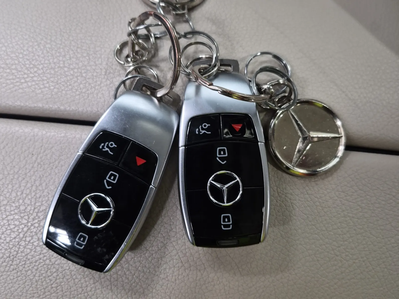 Keys/Fobs/Manual Photo