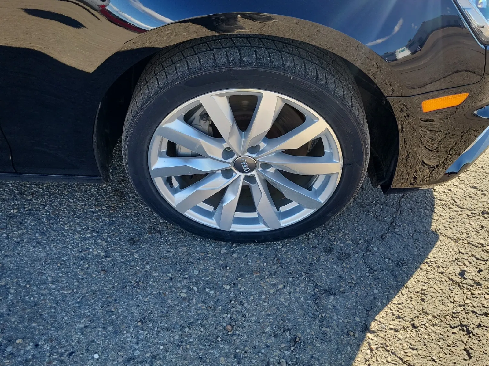 Right Front Wheel/Tire Photo