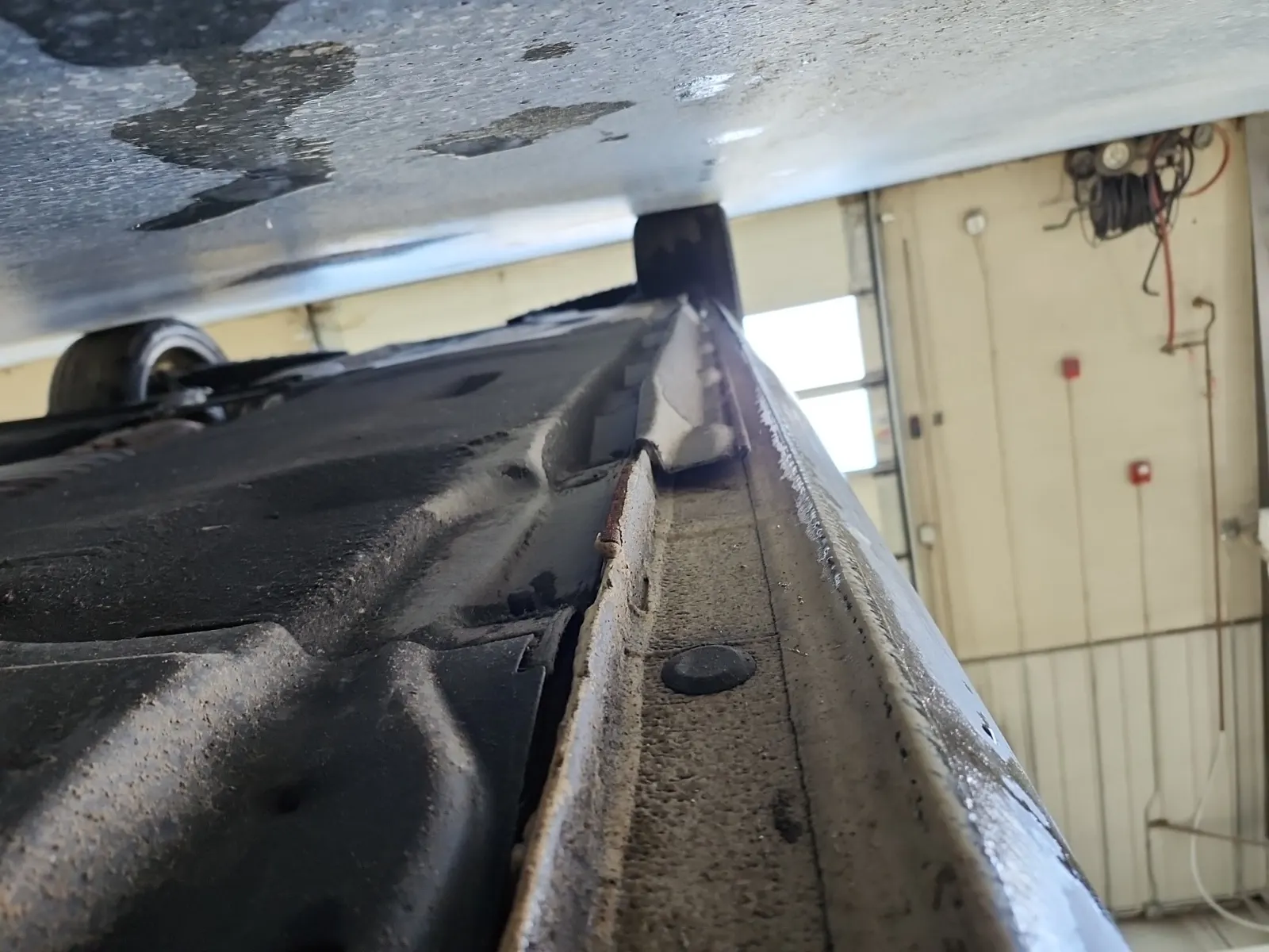 Undercarriage - Passenger Photo