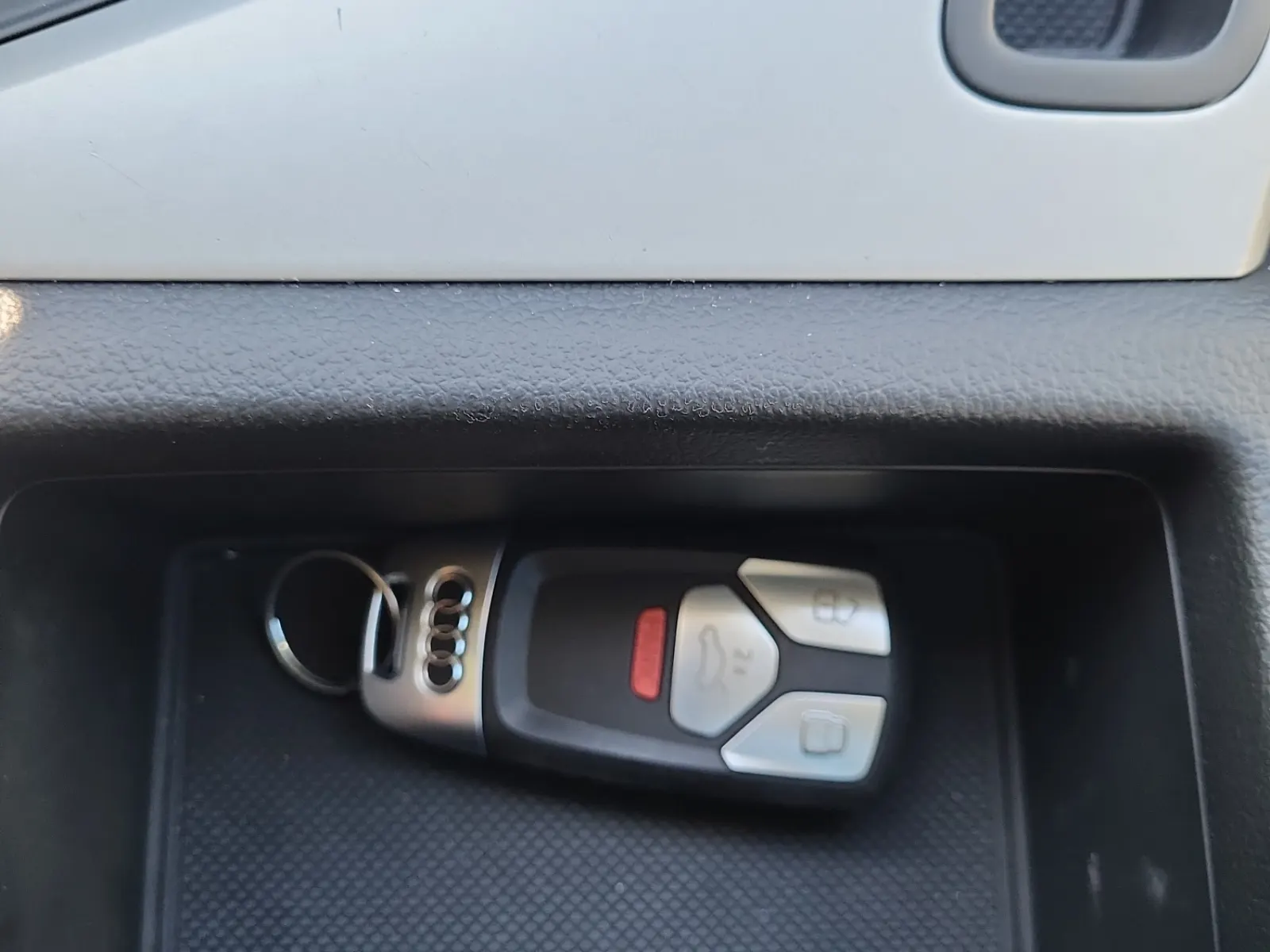 Keys/Fobs/Manual Photo