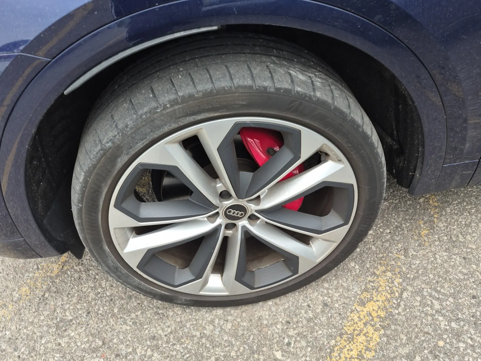 Front driver wheel/tire photo