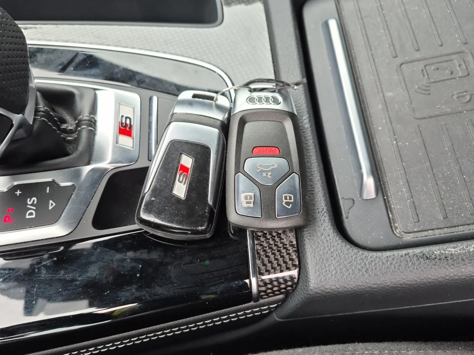 Keys/Fobs/Manual Photo
