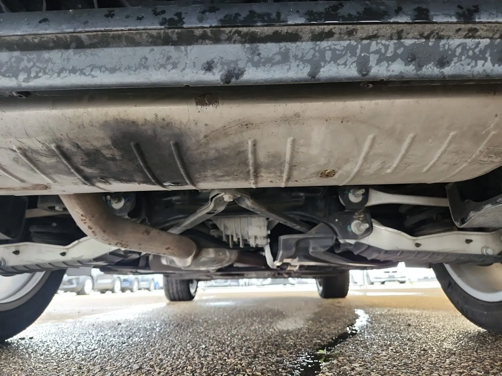 Undercarriage - Rear Photo