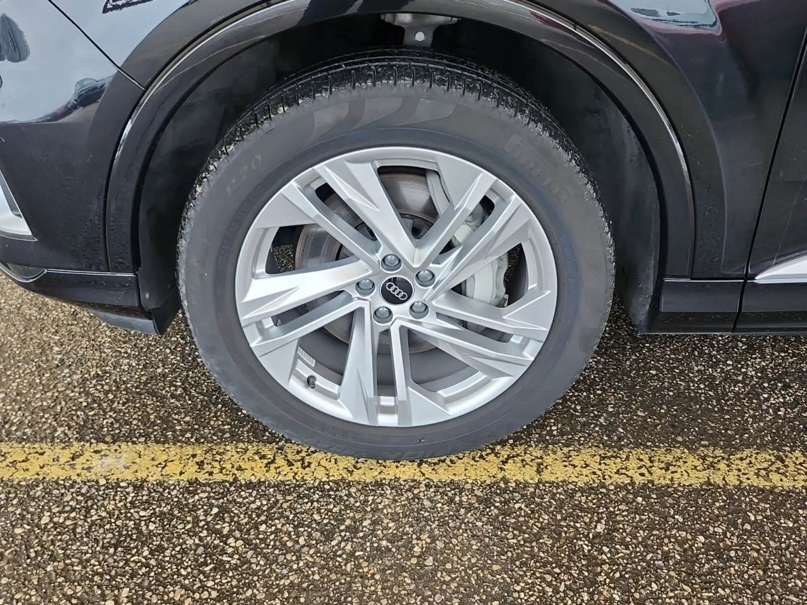 Front driver wheel/tire photo