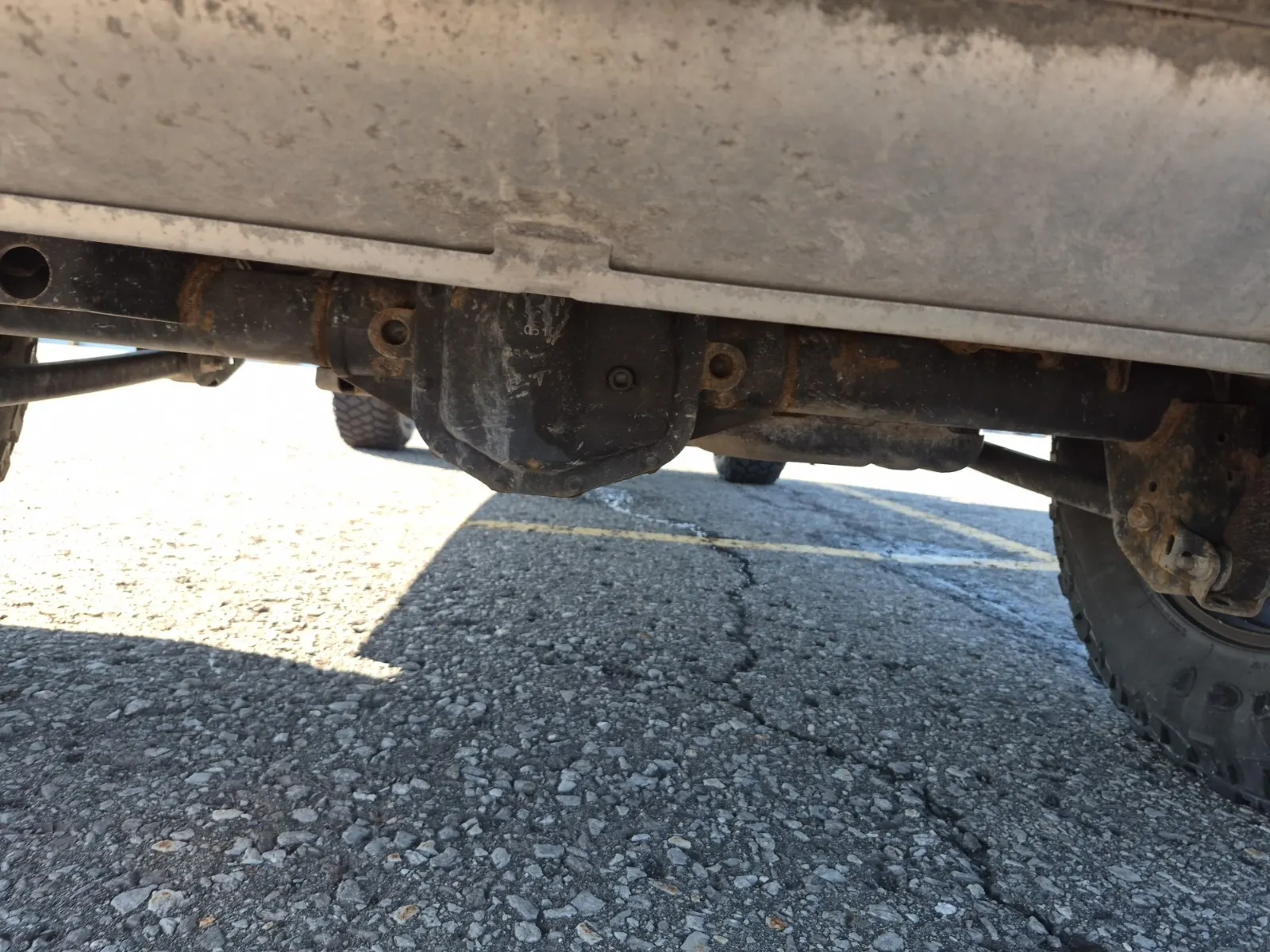 Undercarriage - Rear Photo