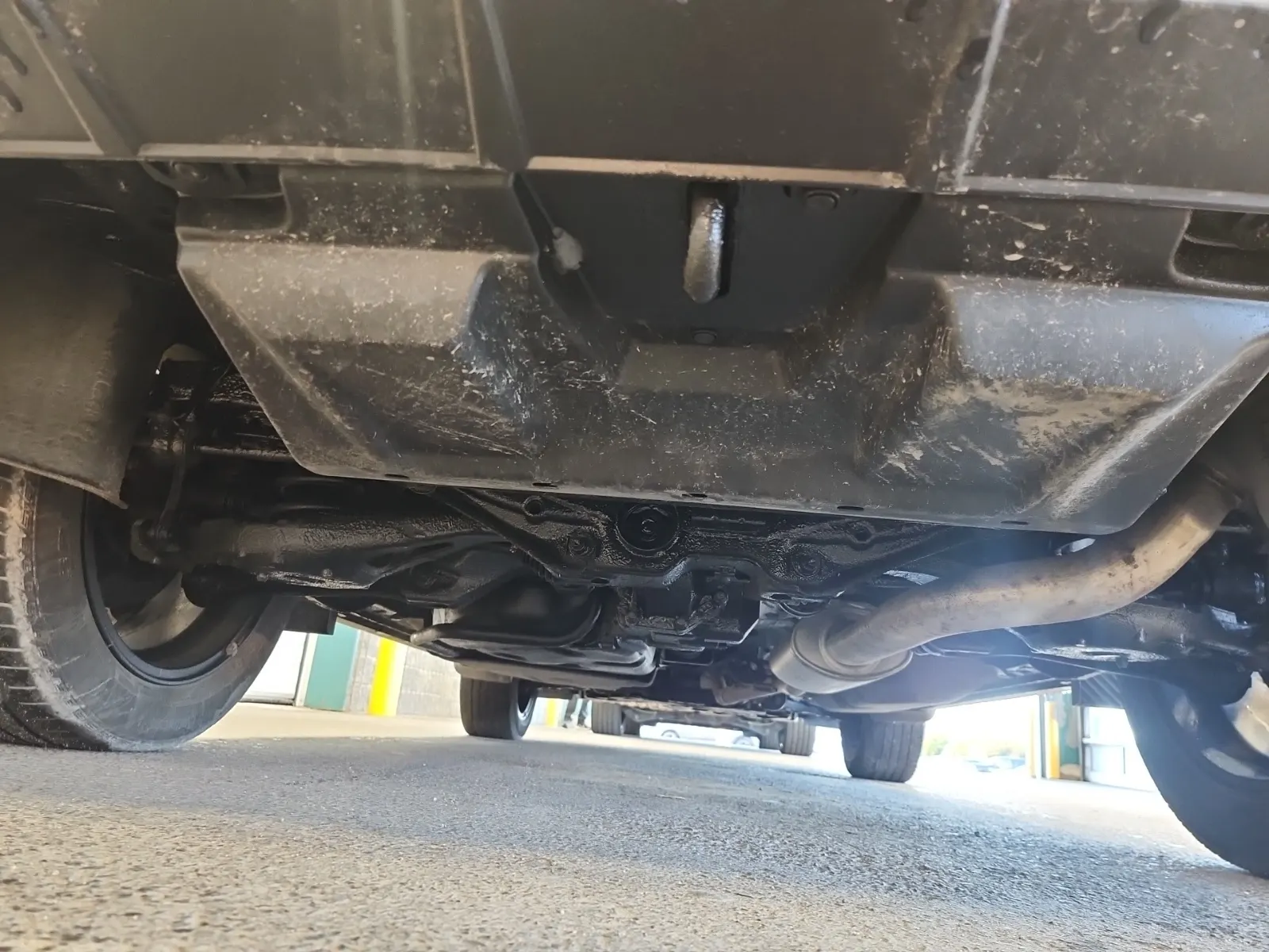 Undercarriage - Rear Photo