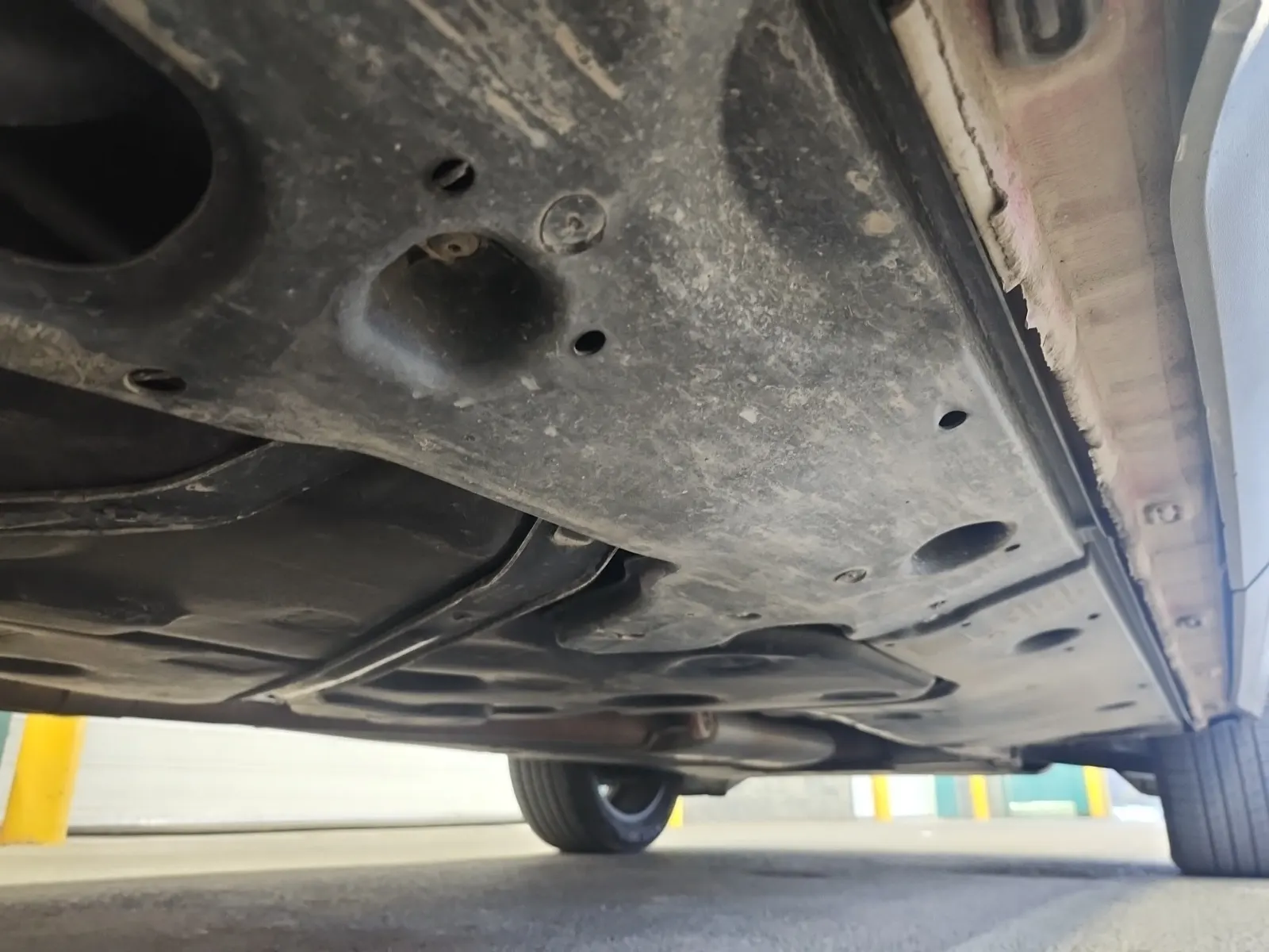 Undercarriage - Passenger Photo