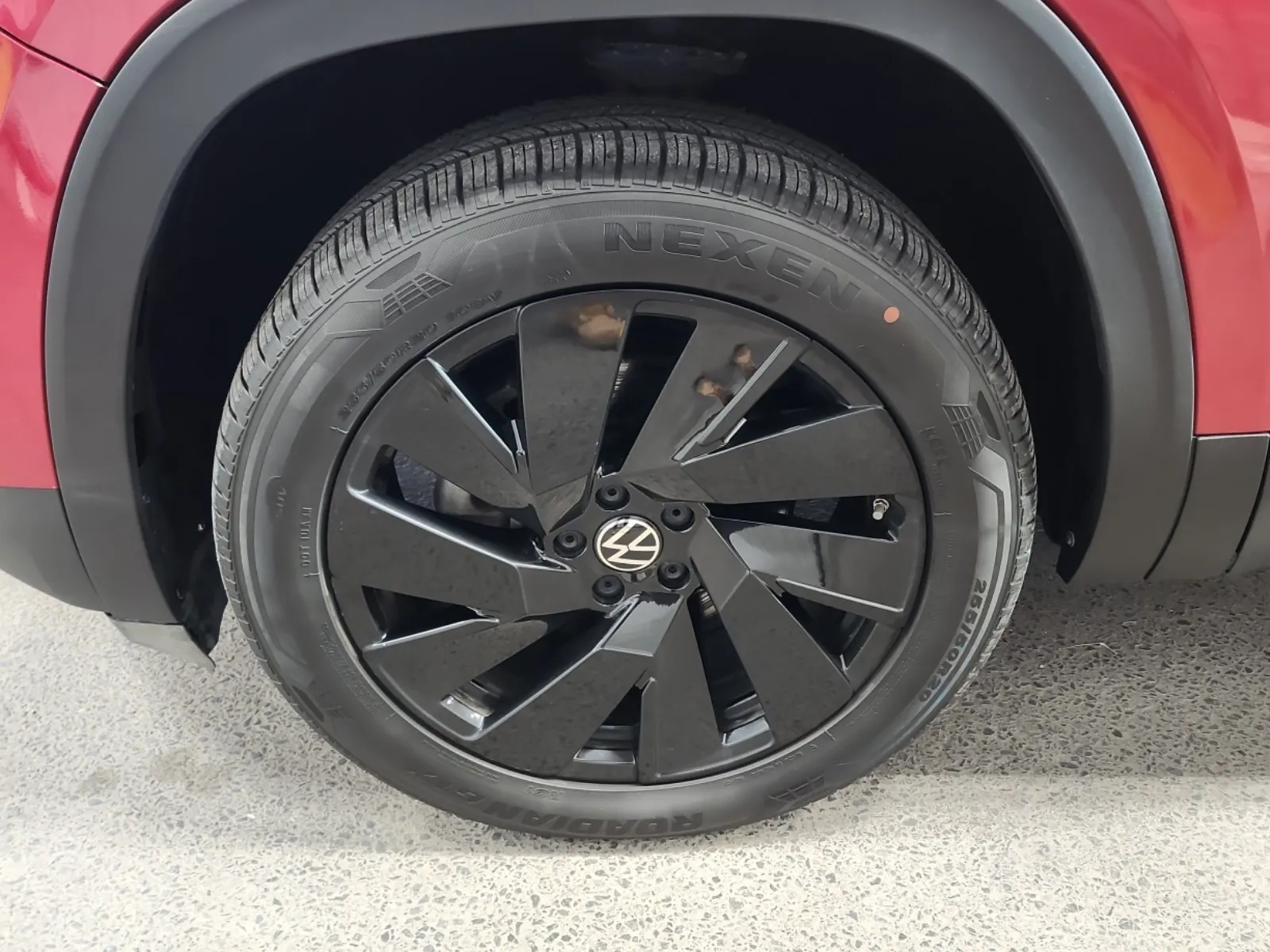 Front driver wheel/tire photo