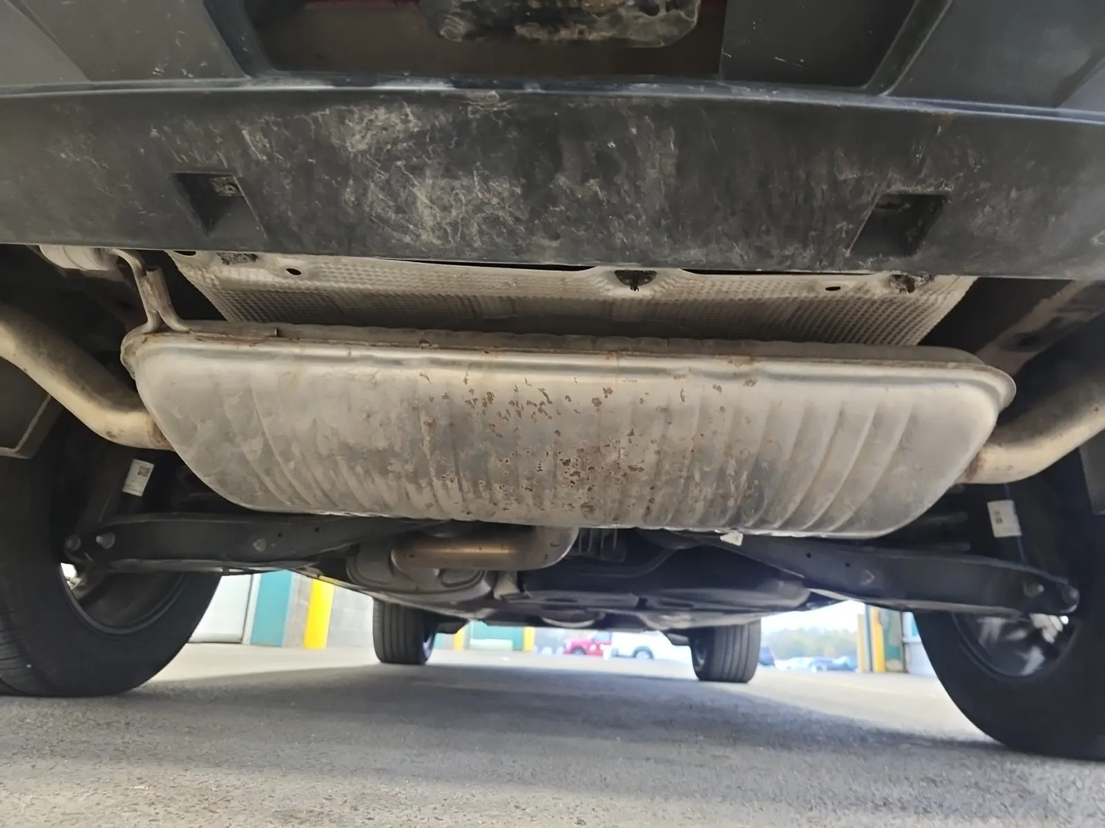 Undercarriage - Rear Photo
