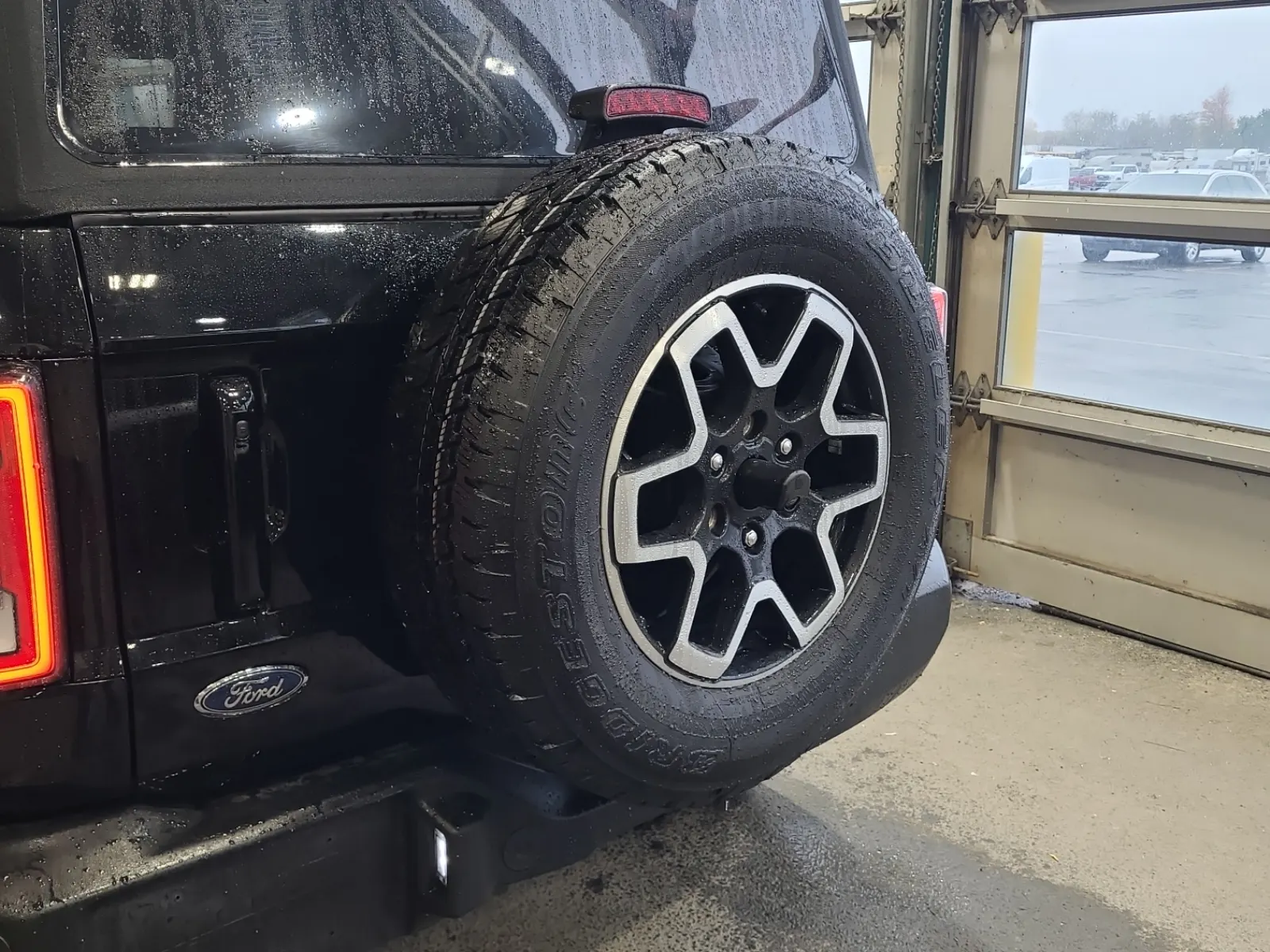 Spare Tire & Wheel Photo