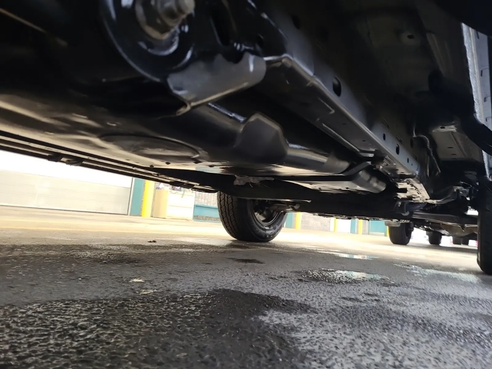 Undercarriage - Passenger Photo