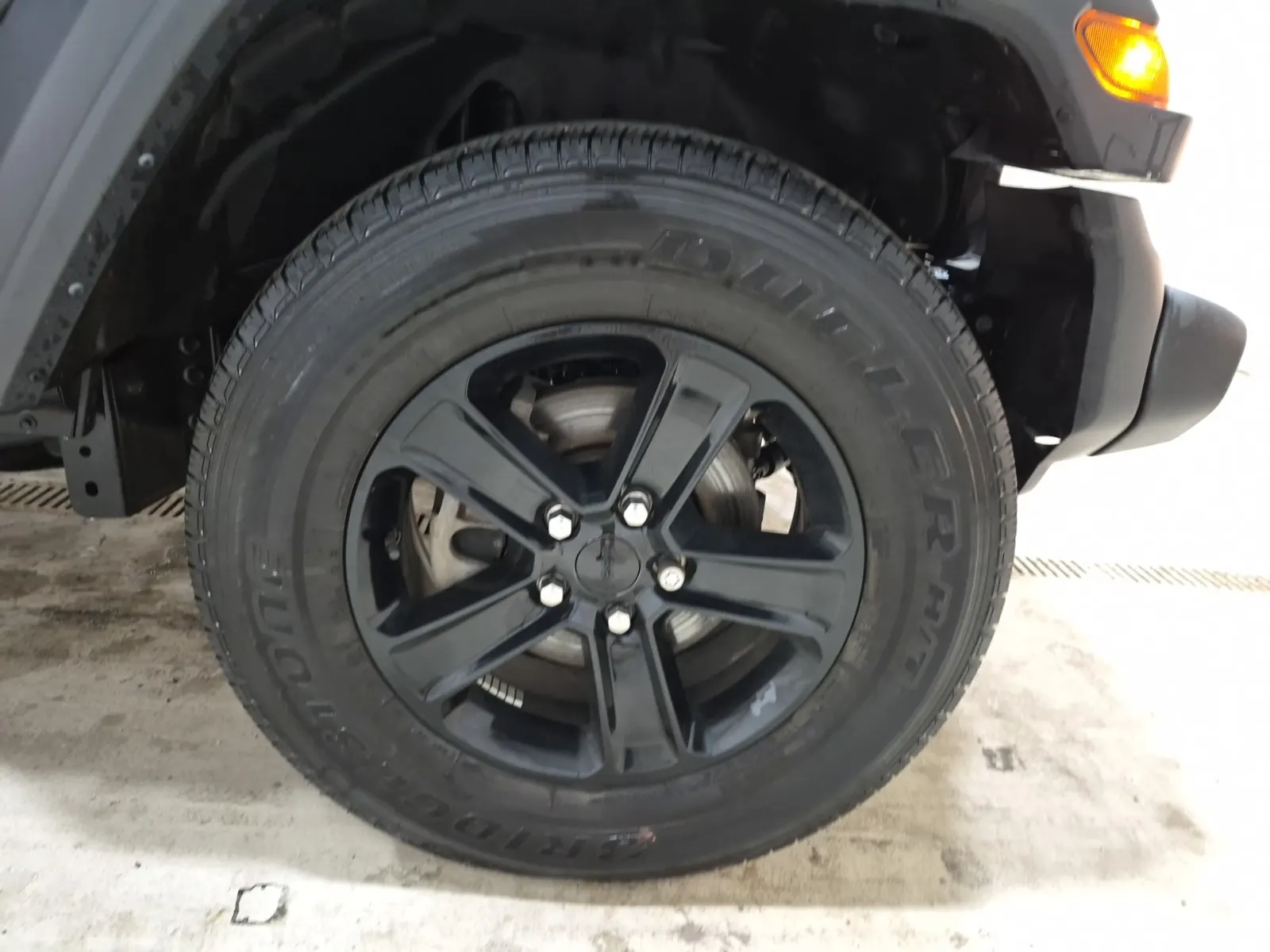 Right Front Wheel/Tire Photo