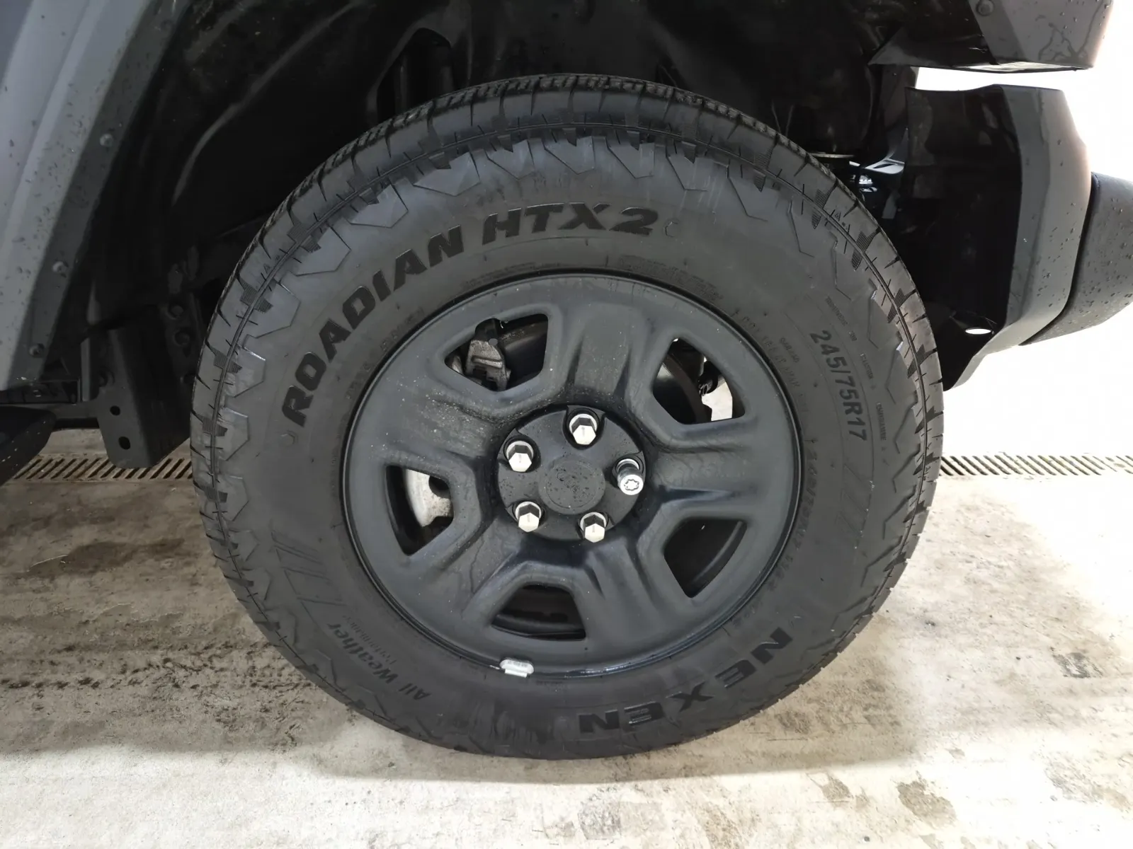 Right Front Wheel/Tire Photo