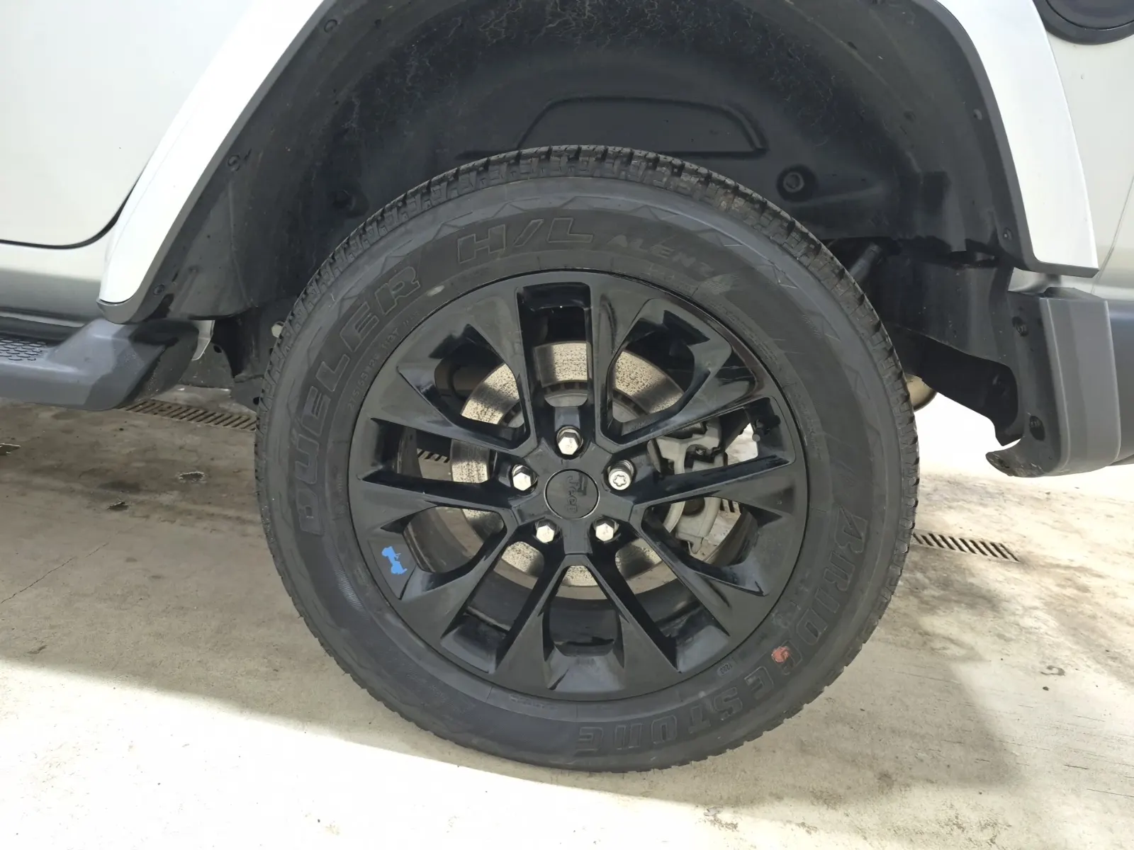 Left Rear Wheel/Tire Photo