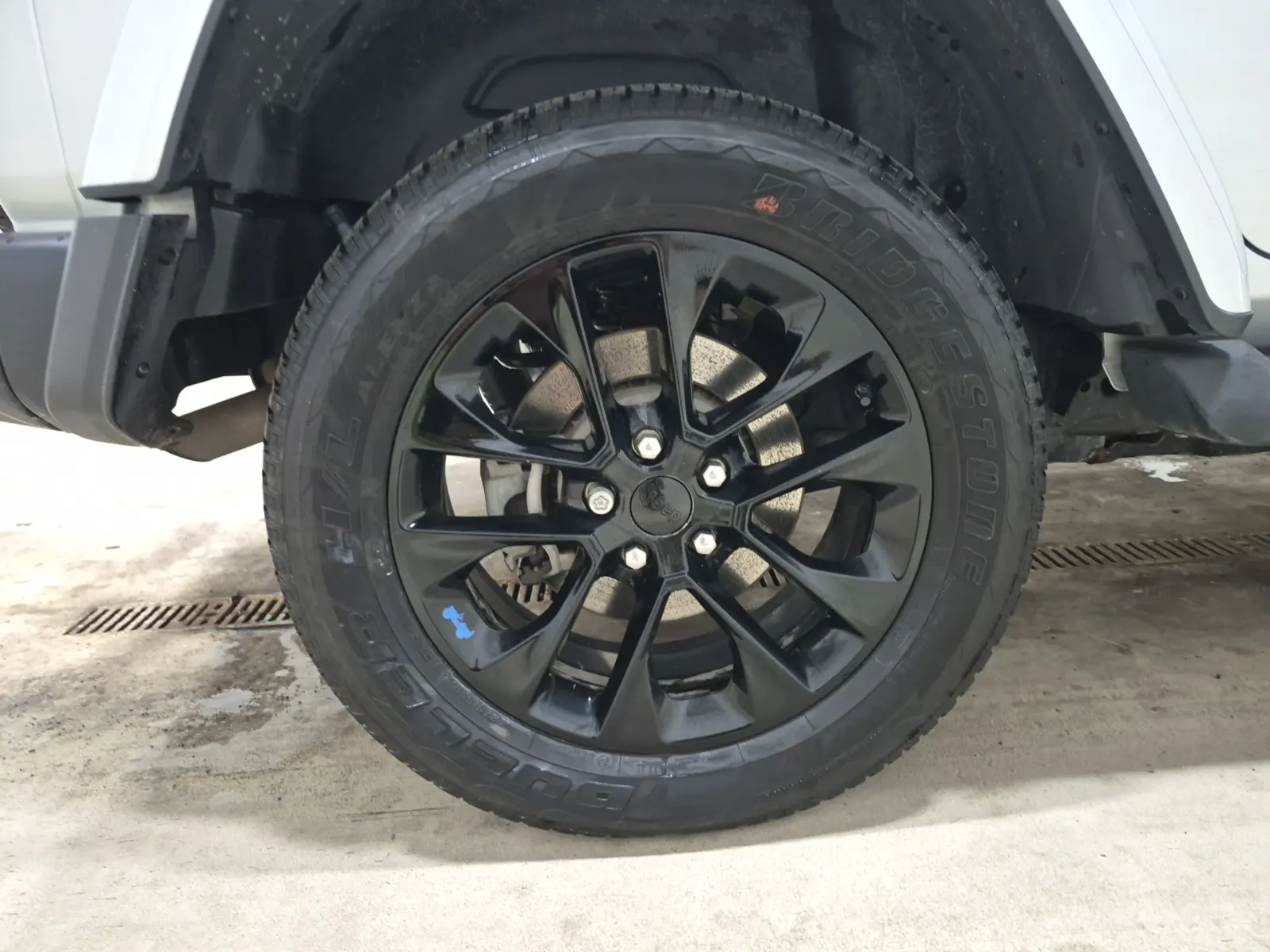 Right Rear Wheel/Tire Photo