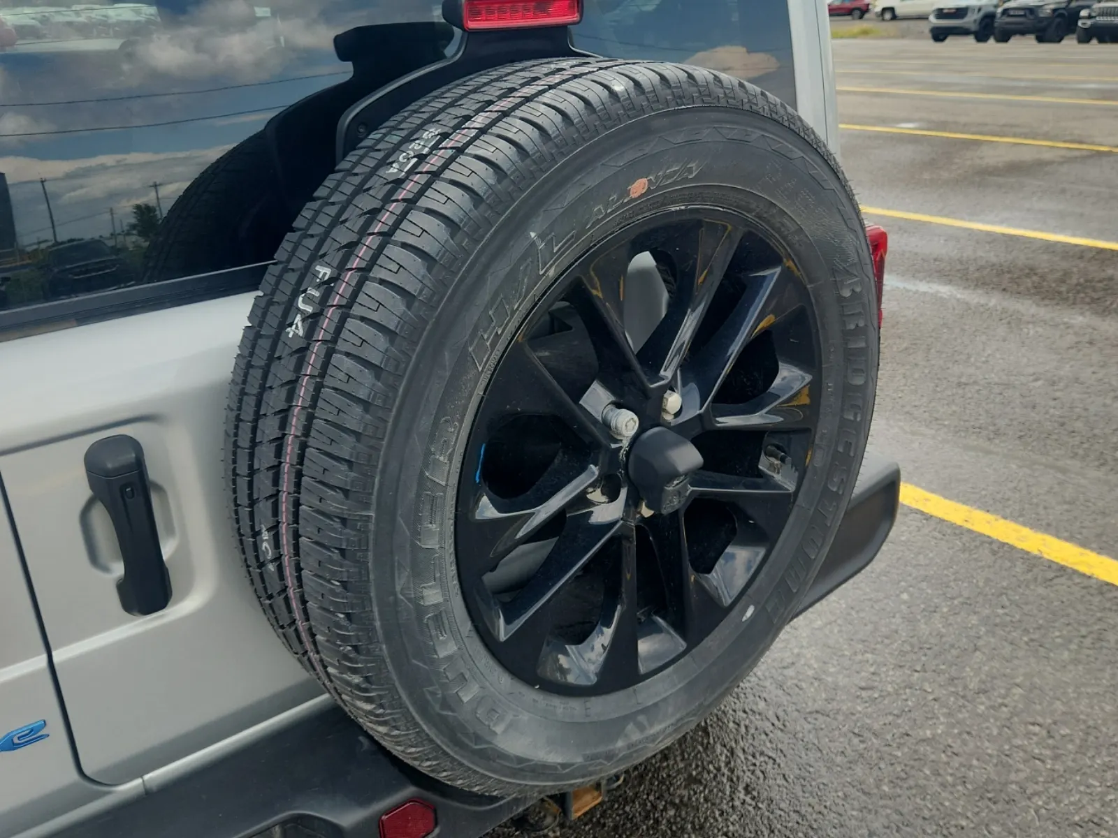 Spare Tire & Wheel Photo
