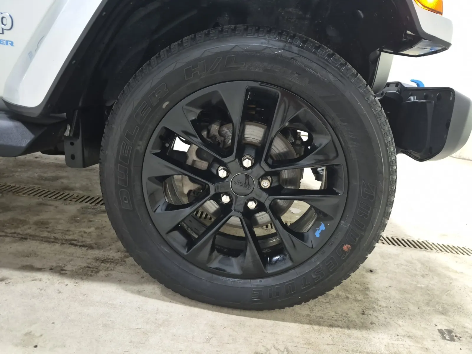 Right Front Wheel/Tire Photo