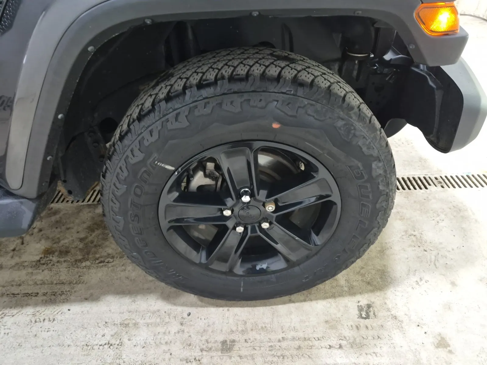Right Front Wheel/Tire Photo