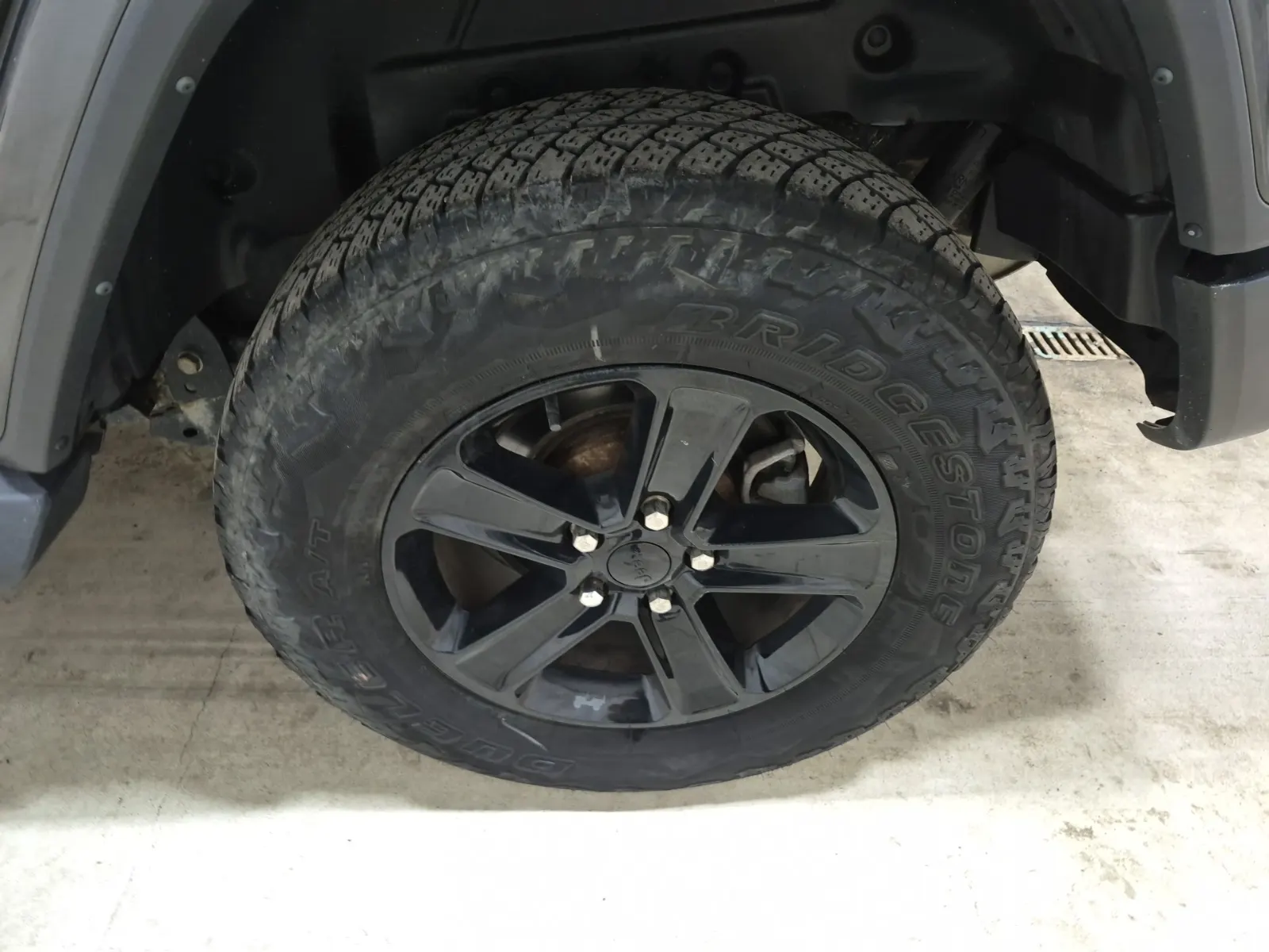 Left Rear Wheel/Tire Photo