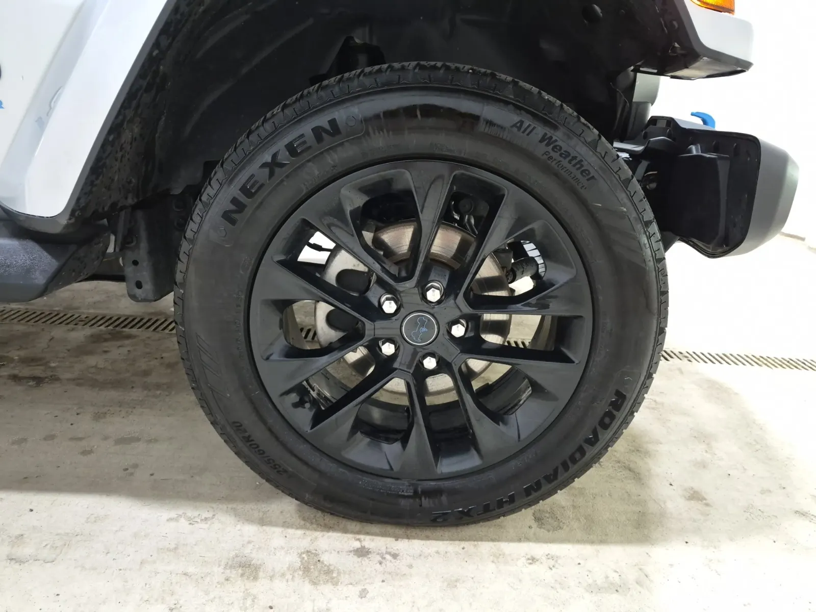 Right Front Wheel/Tire Photo