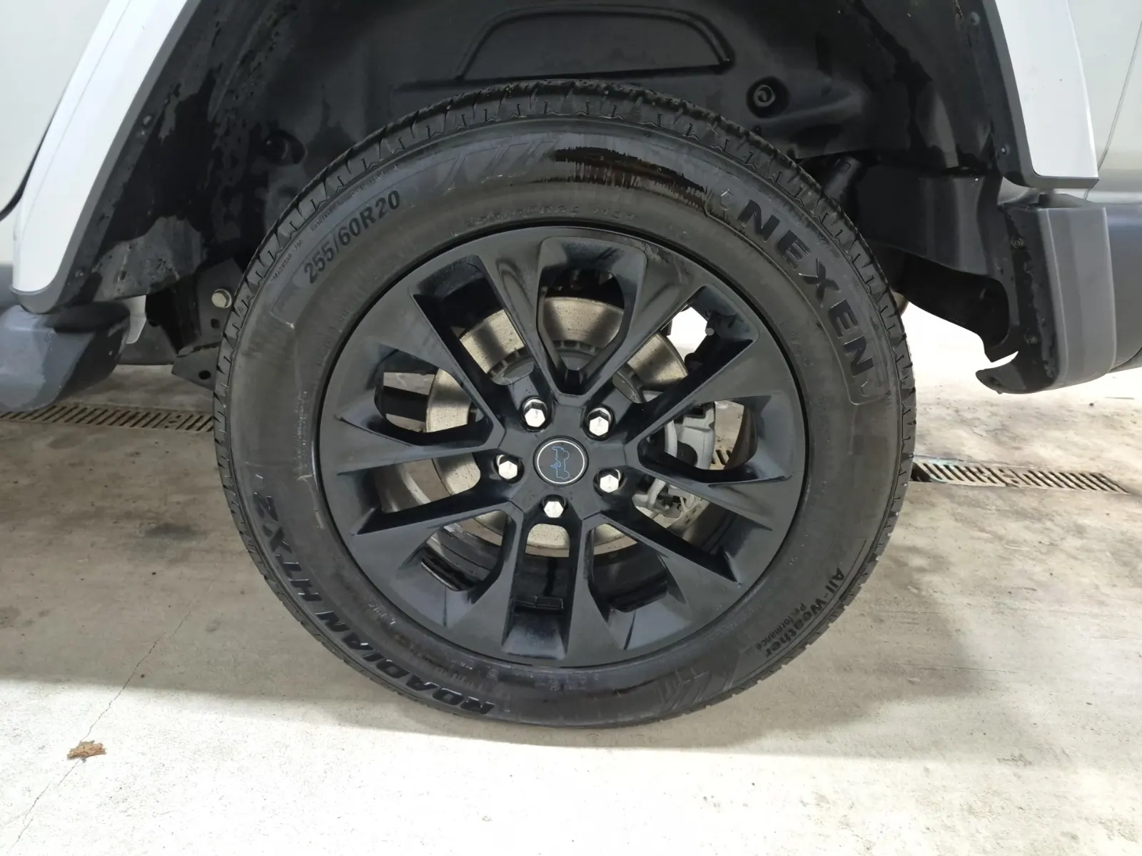 Left Rear Wheel/Tire Photo