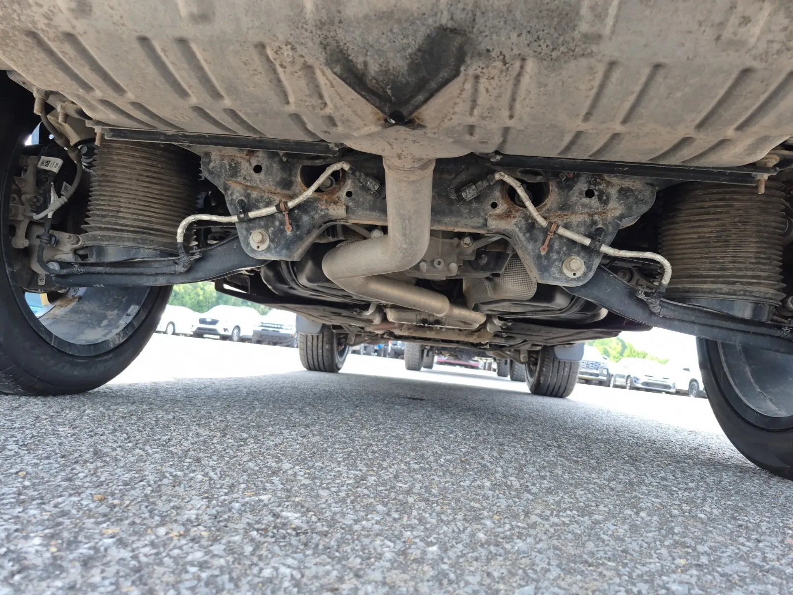Undercarriage - Rear Photo
