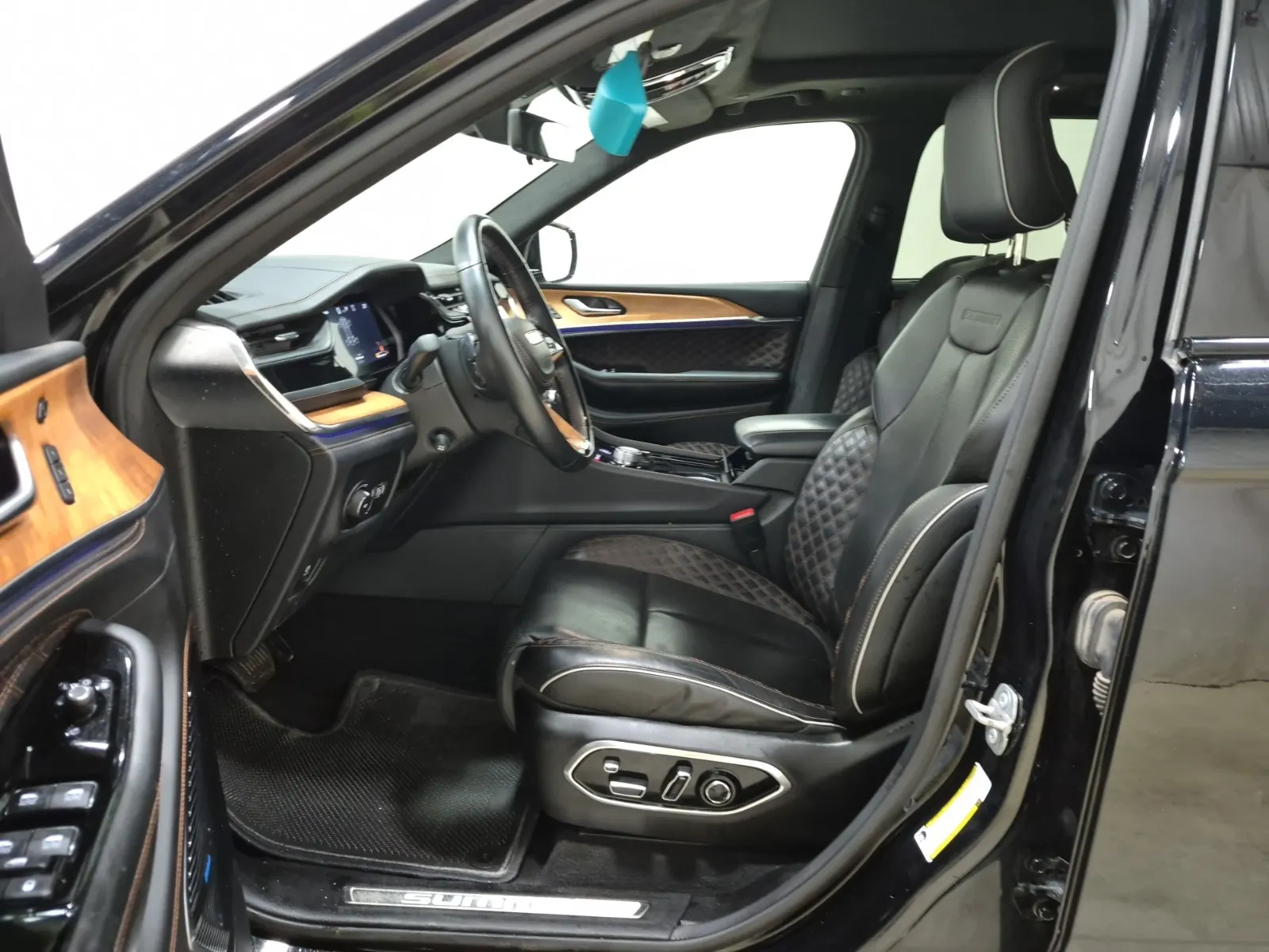 Front Interior Photo