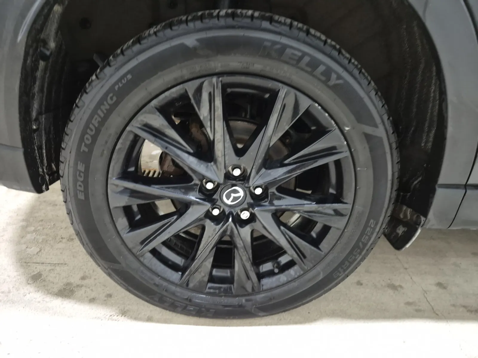 Right Rear Wheel/Tire Photo
