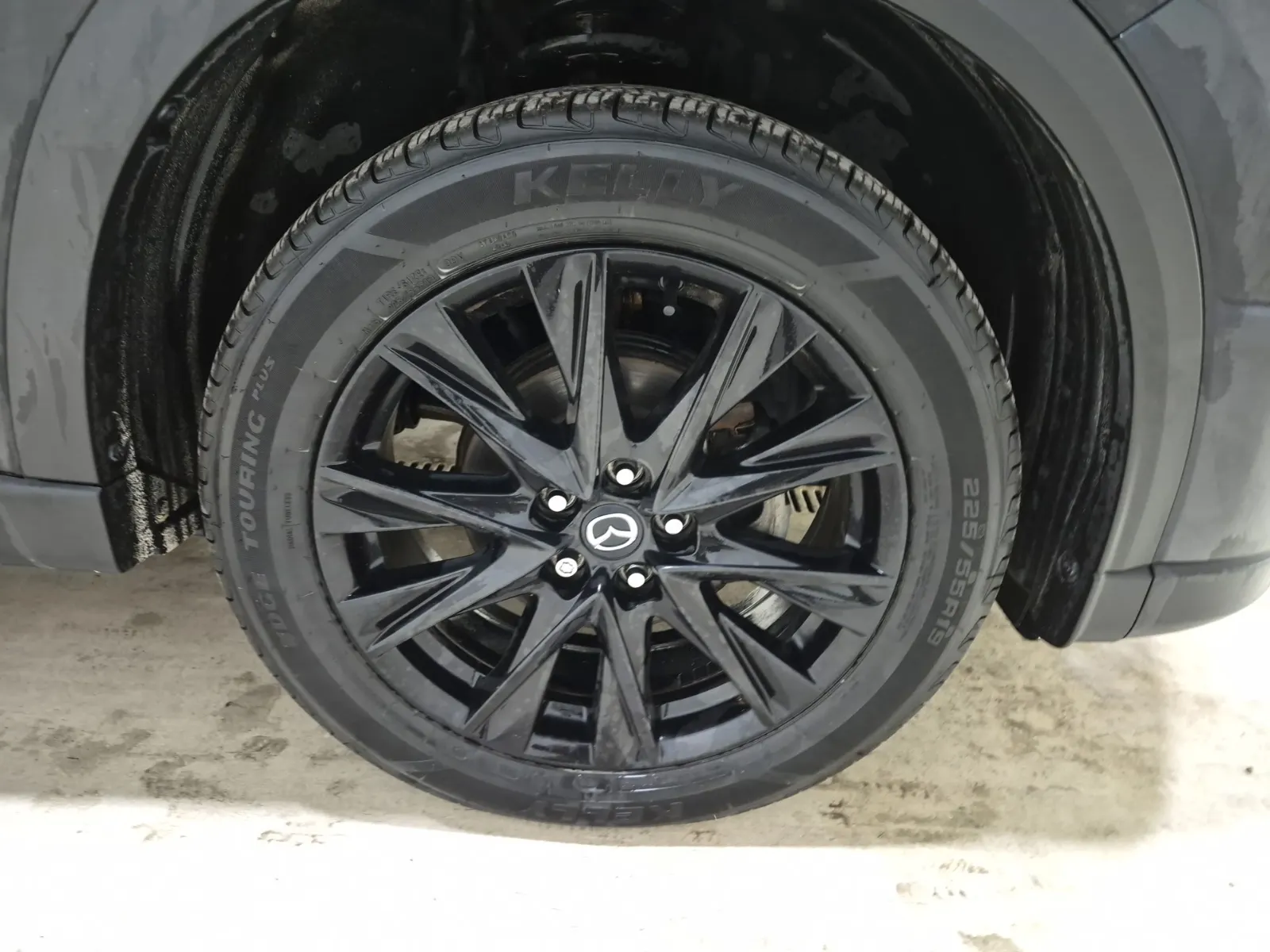 Right Front Wheel/Tire Photo
