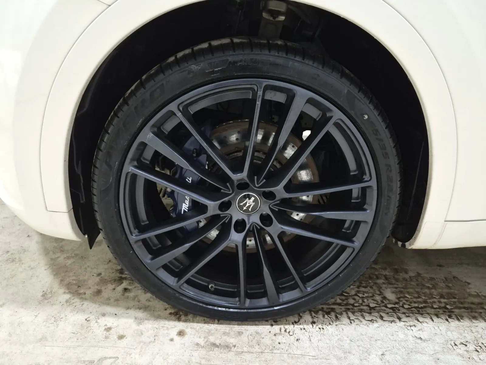 Front driver wheel/tire photo
