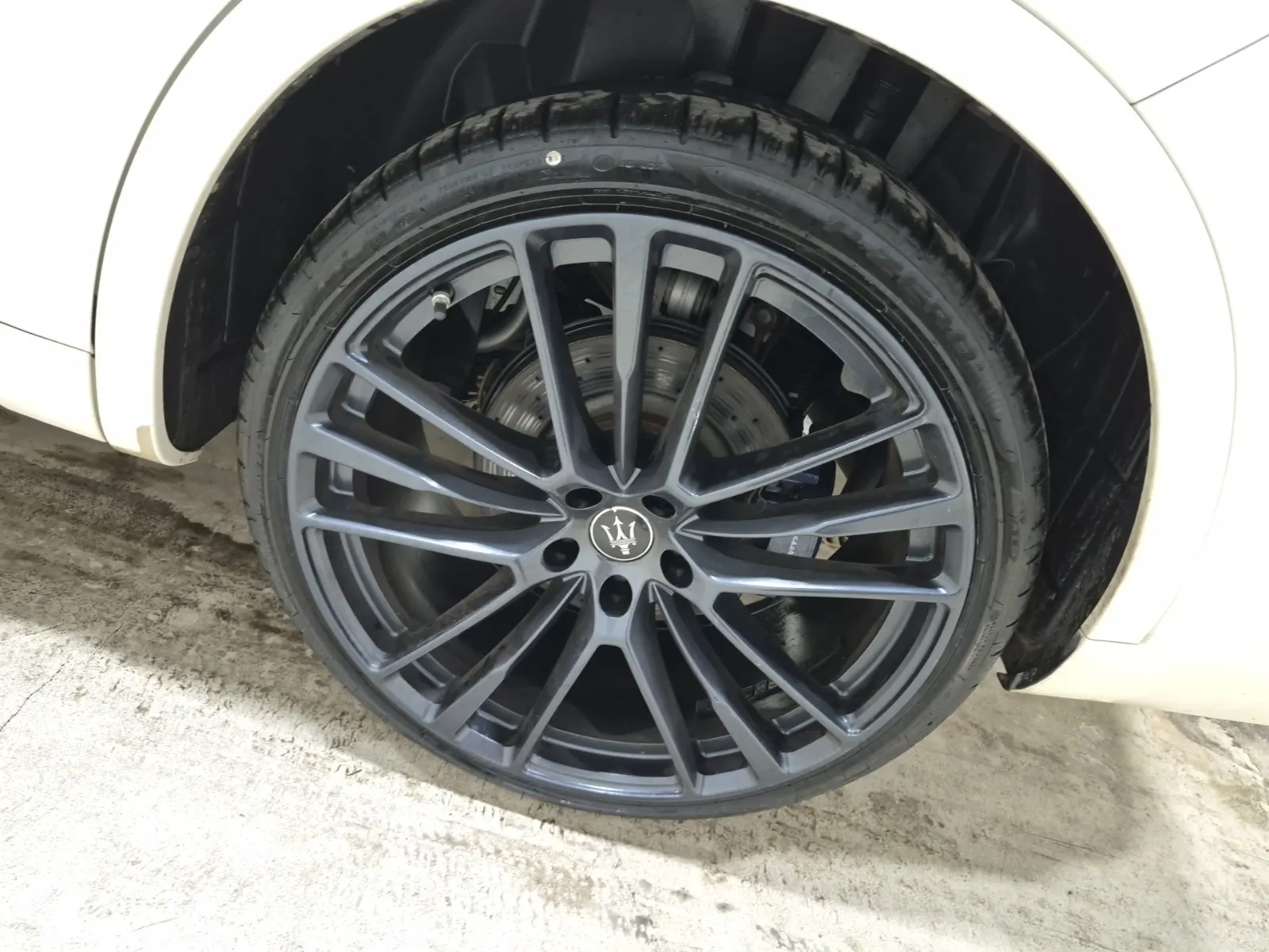 Left Rear Wheel/Tire Photo