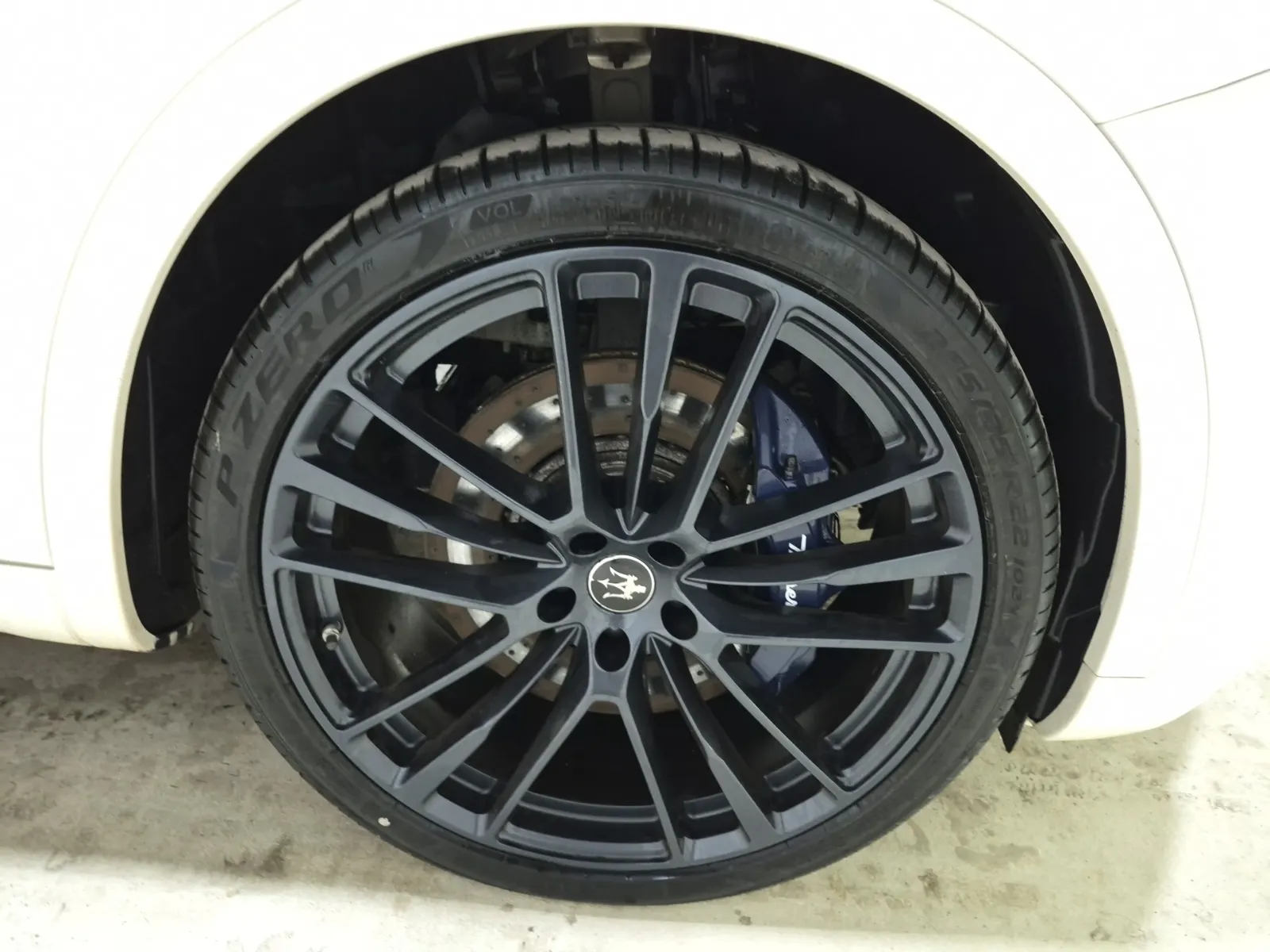 Right Front Wheel/Tire Photo