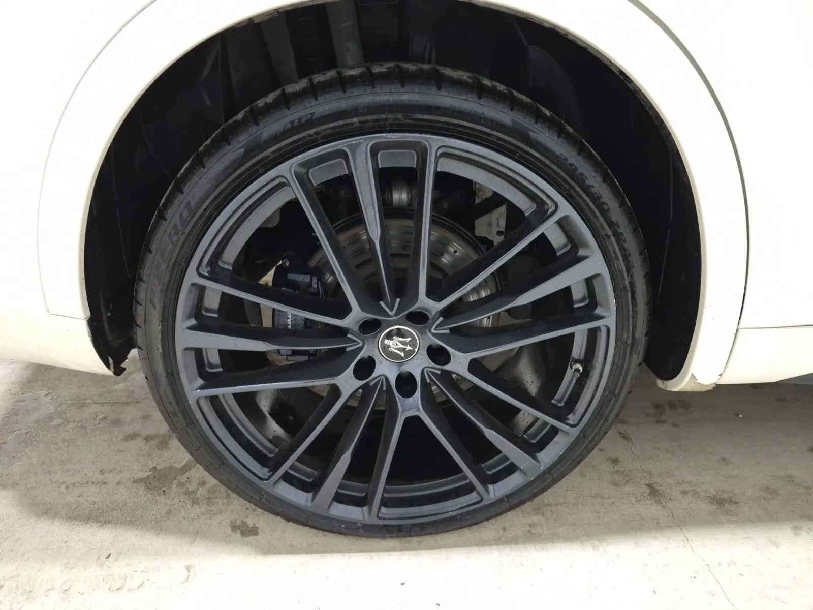 Right Rear Wheel/Tire Photo