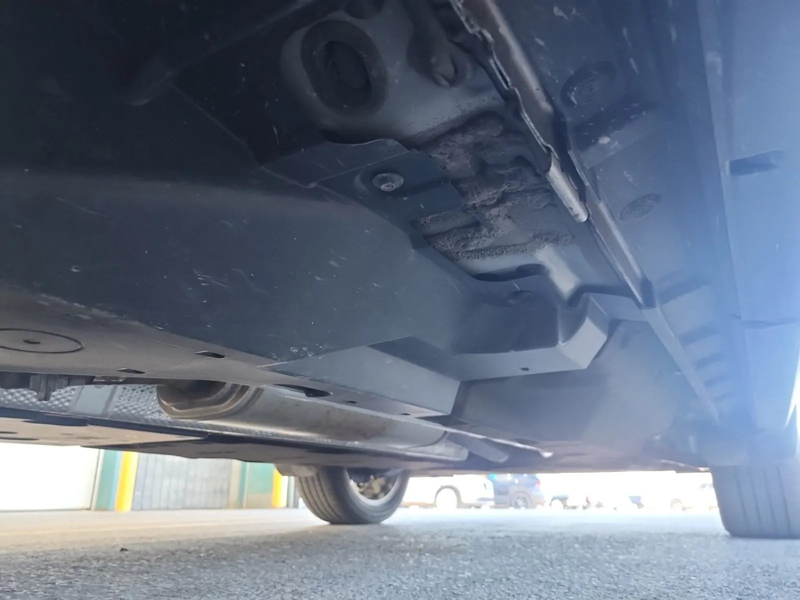 Undercarriage - Passenger Photo
