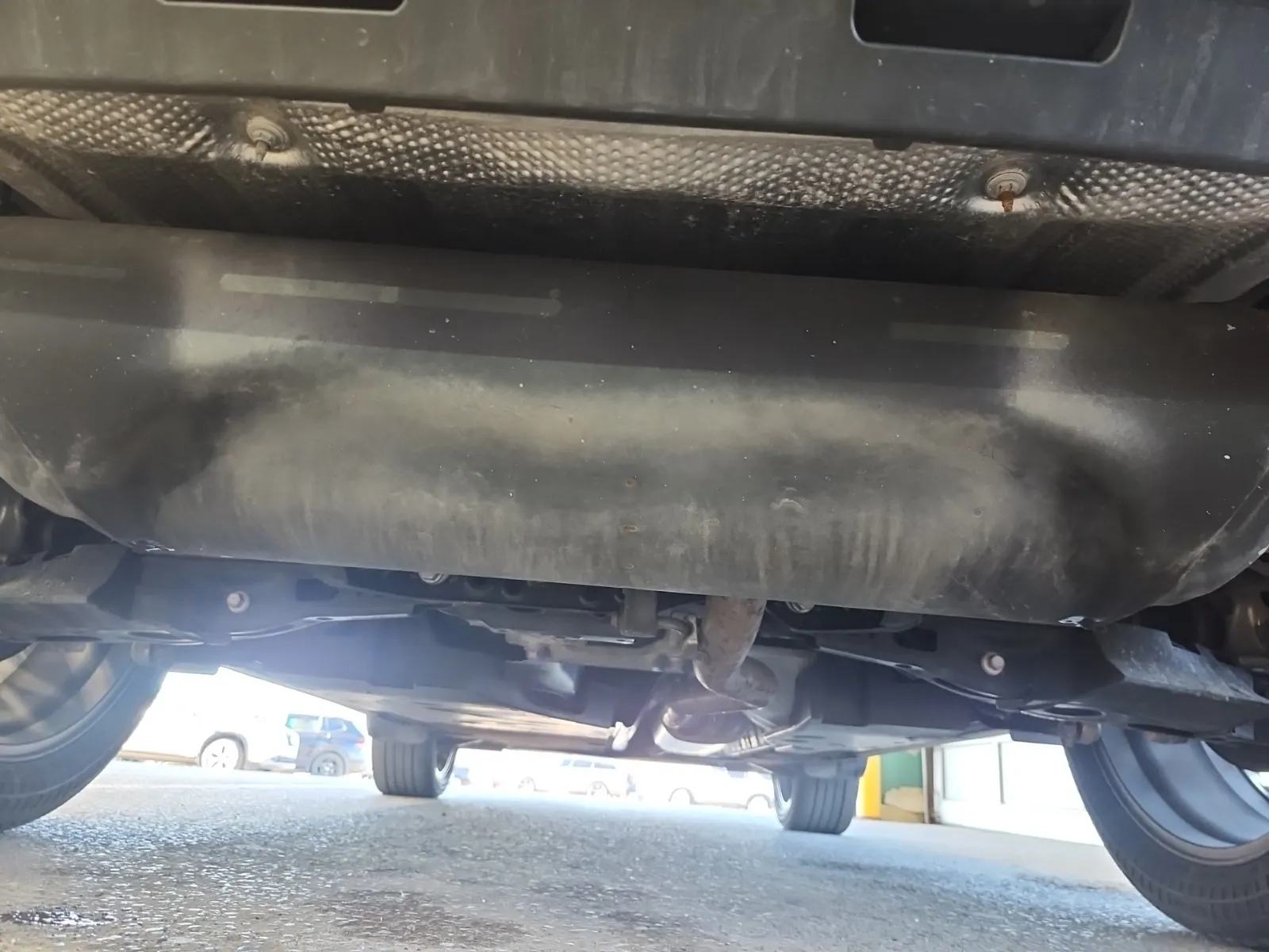 Undercarriage - Rear Photo