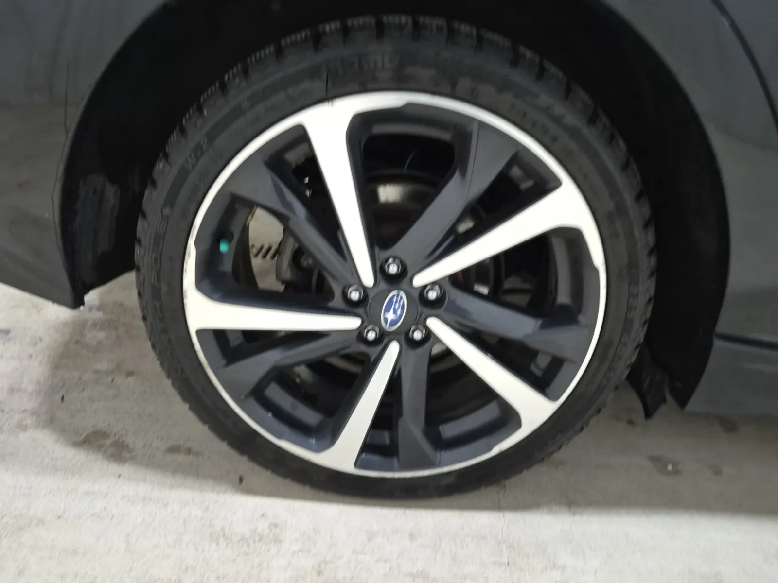 Right Rear Wheel/Tire Photo
