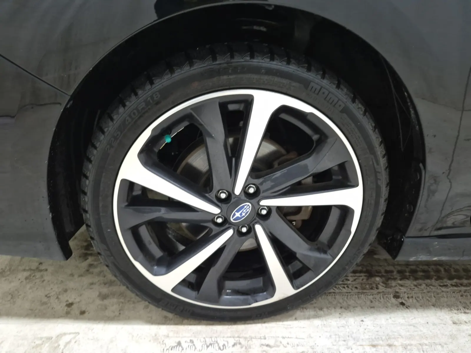 Front driver wheel/tire photo