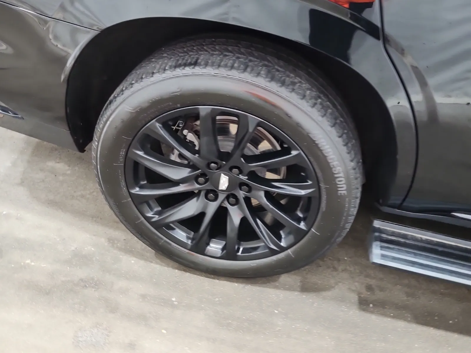 Right Rear Wheel/Tire Photo